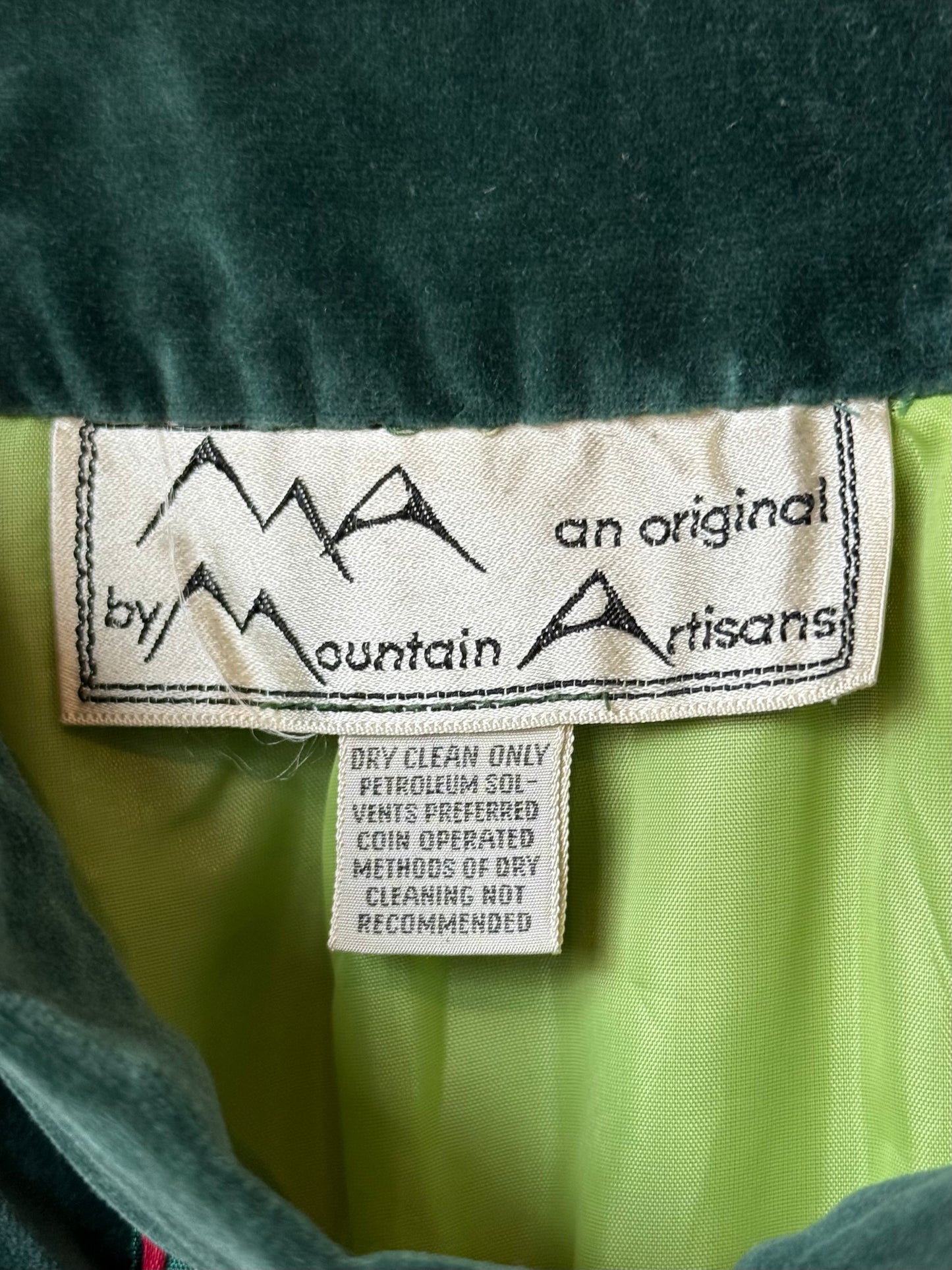 1970s Green Velvet Maxi Skirt w/ Quilted Pattern Design