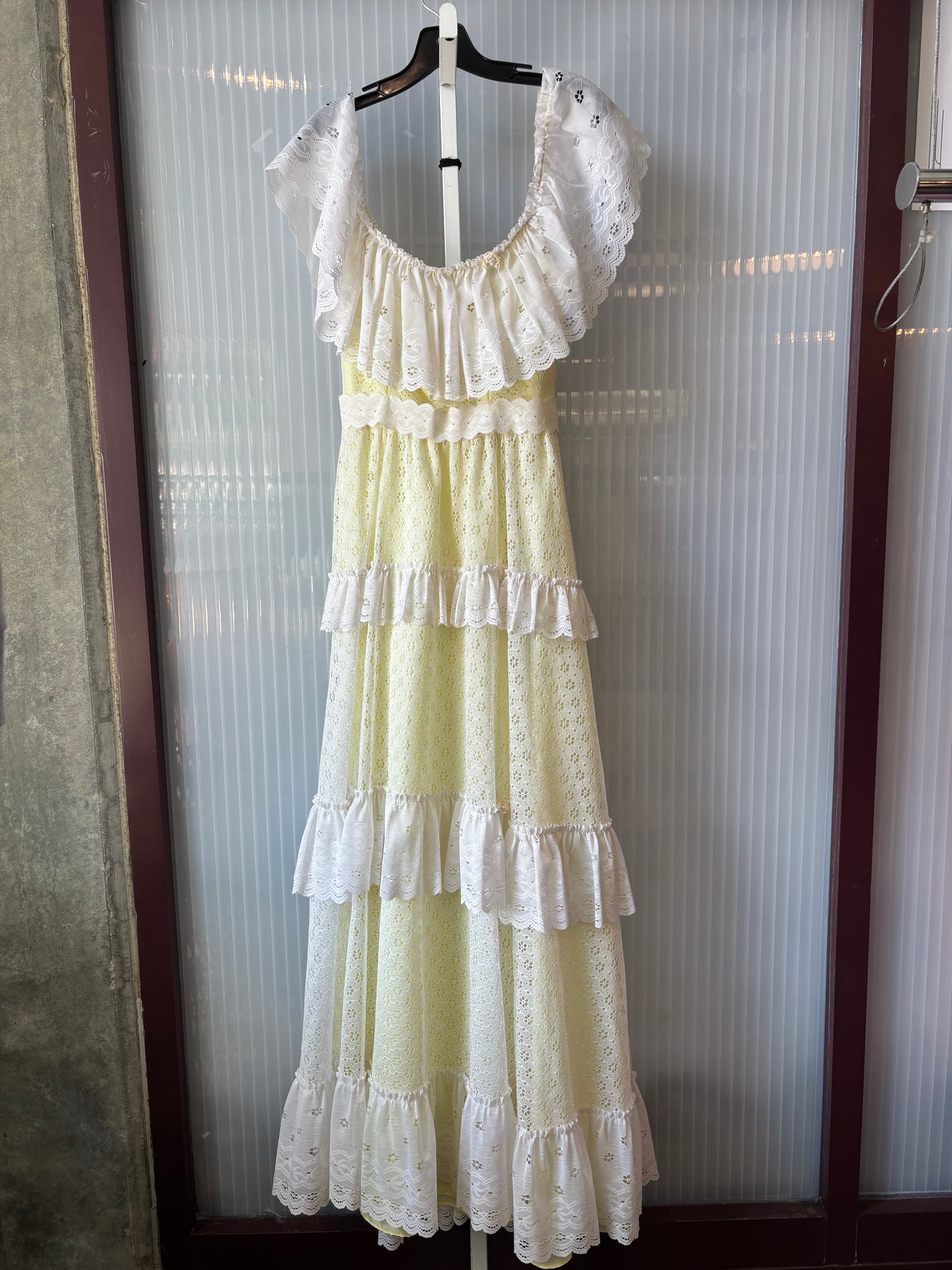 1970s Yellow & White Lace Tiered Dress