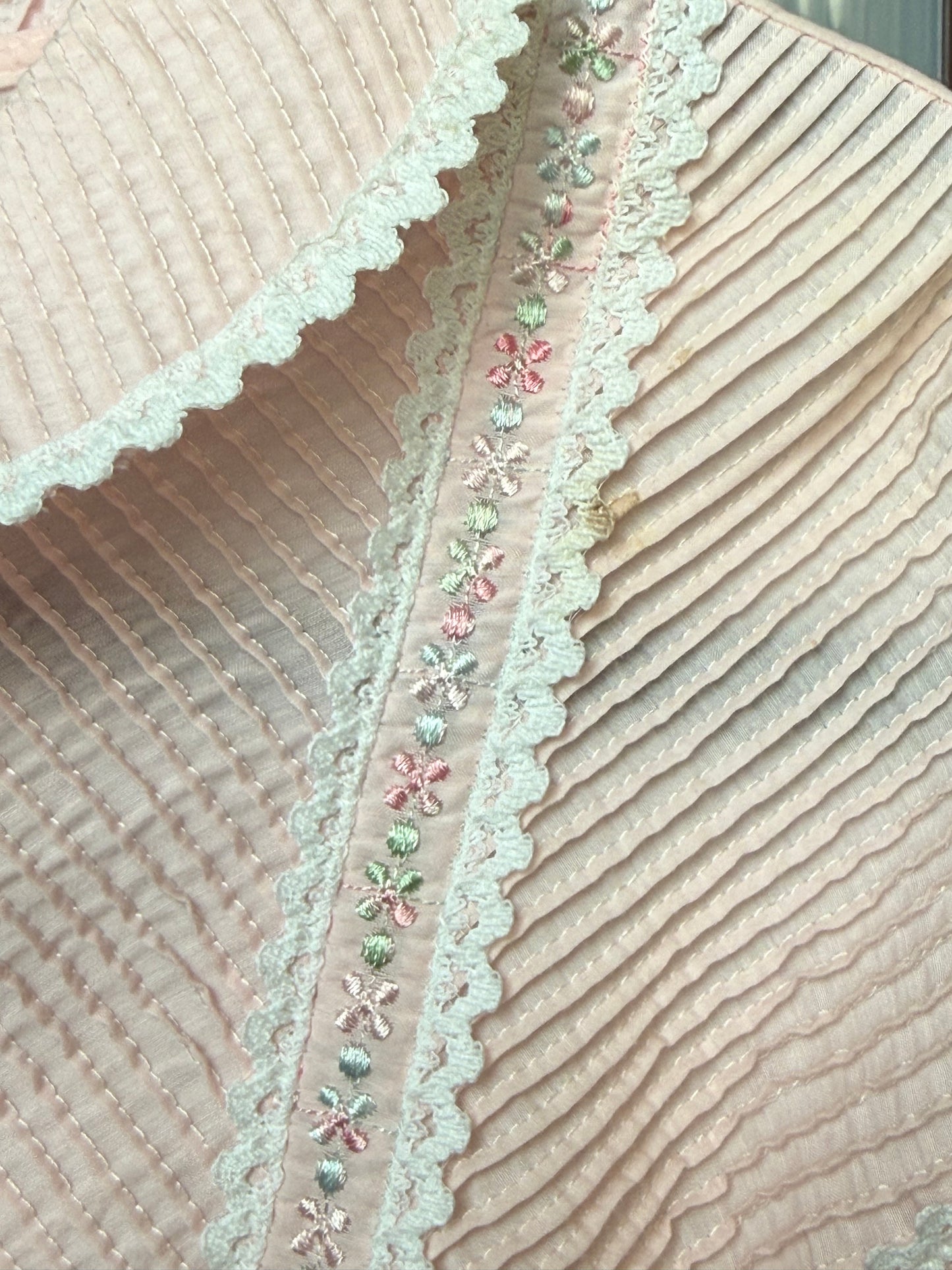 1960s Pink Long-Sleeve Button-Front Bed Jacket