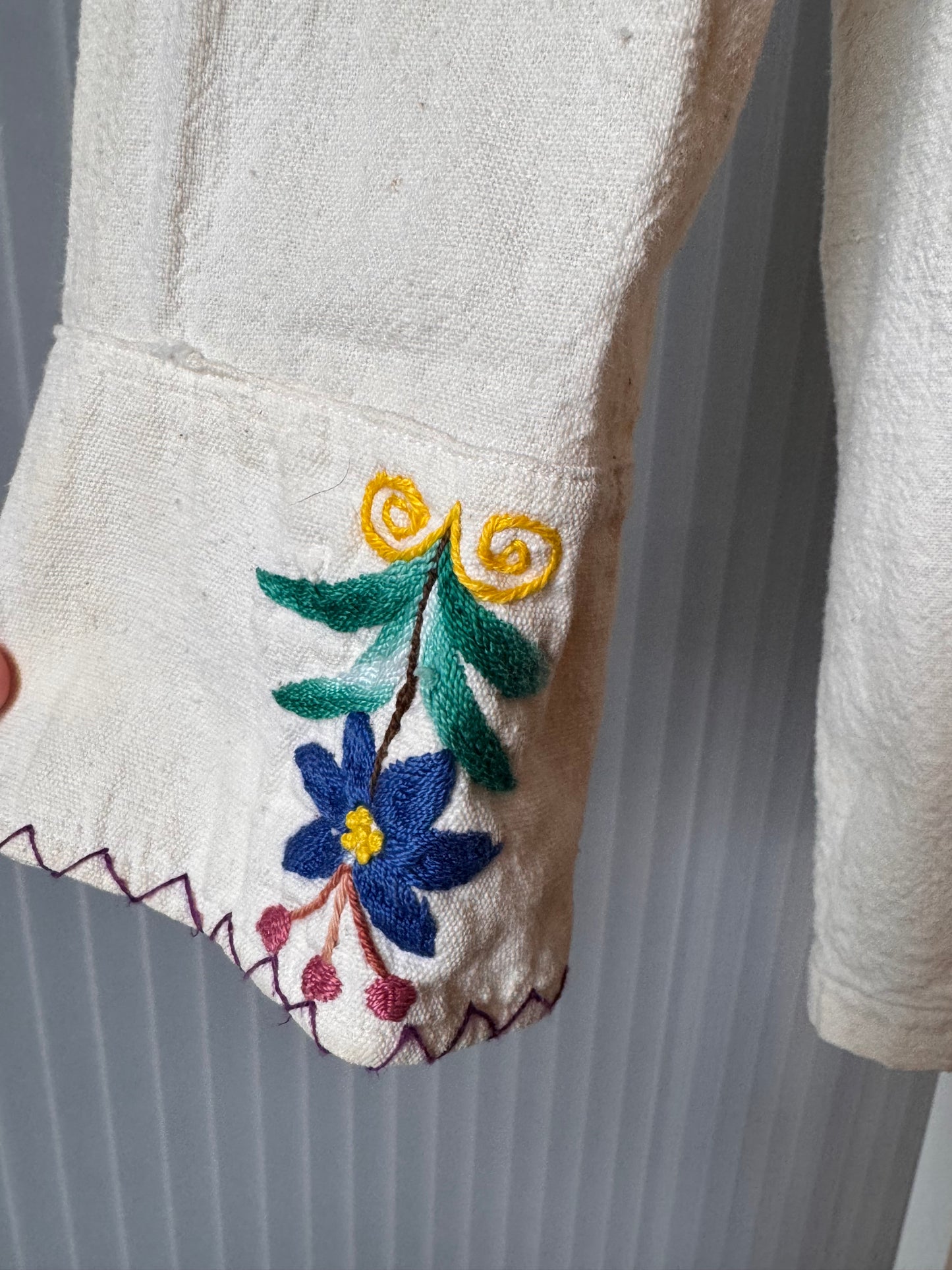1950s Hand Embroidered Floral Mexican Button up shirt