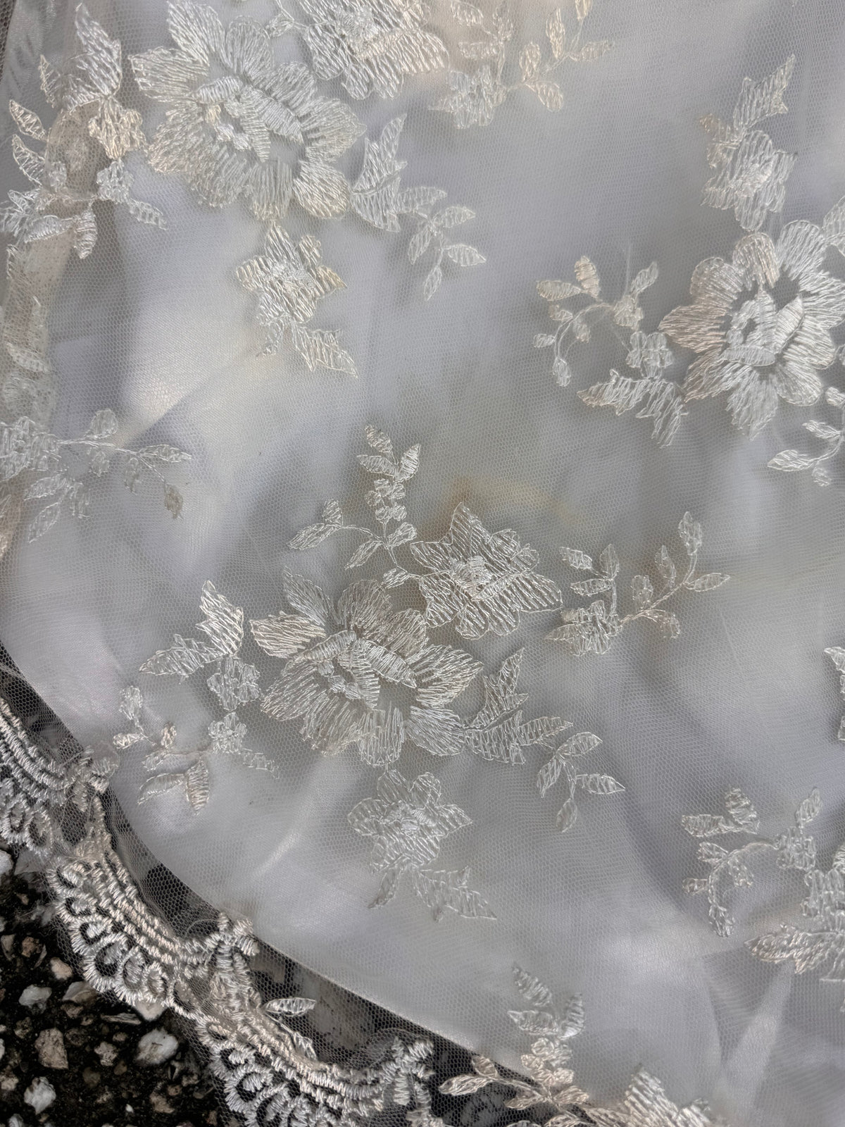 1990s White Lace V-Neck Wedding Dress