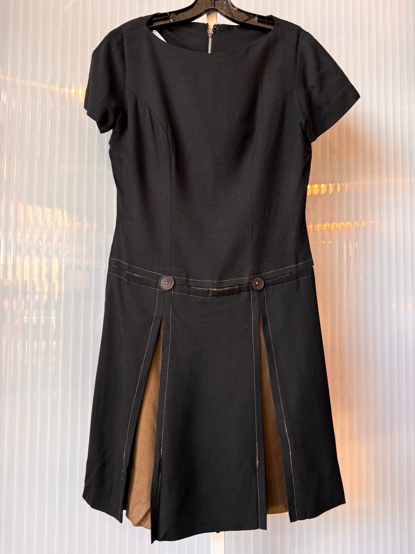 1960s Does 20s Black Short-Sleeve Shift Dress