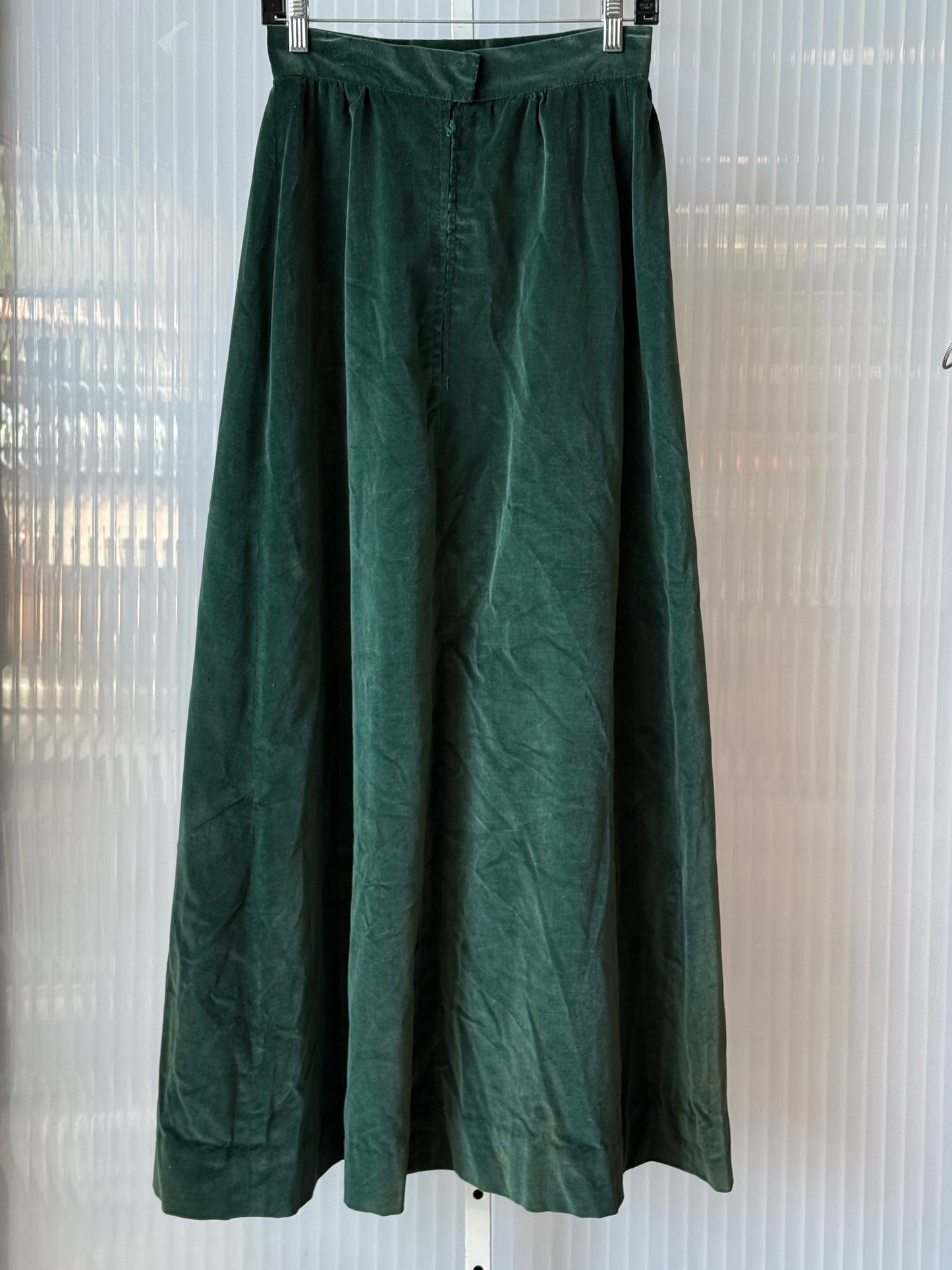 1970s Green Velvet Maxi Skirt w/ Quilted Pattern Design