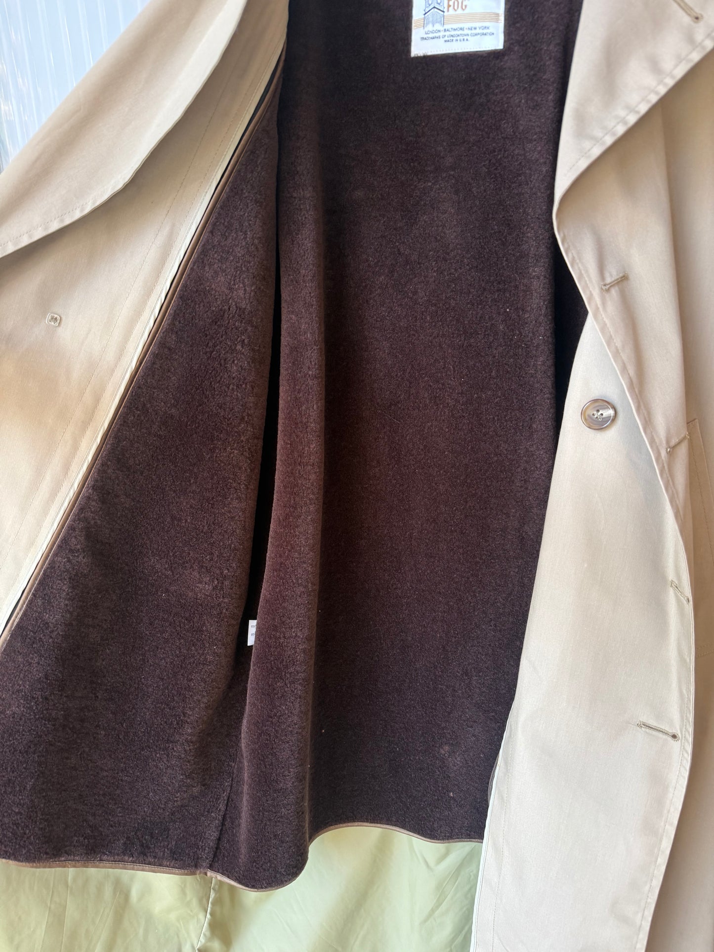 1990s London Fog Man's Khaki Trench Coat w/ Lining
