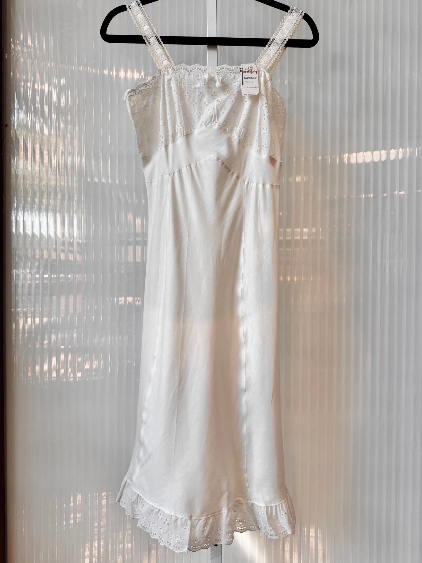 1970s Off-White Eyelet Lace Bust Slip