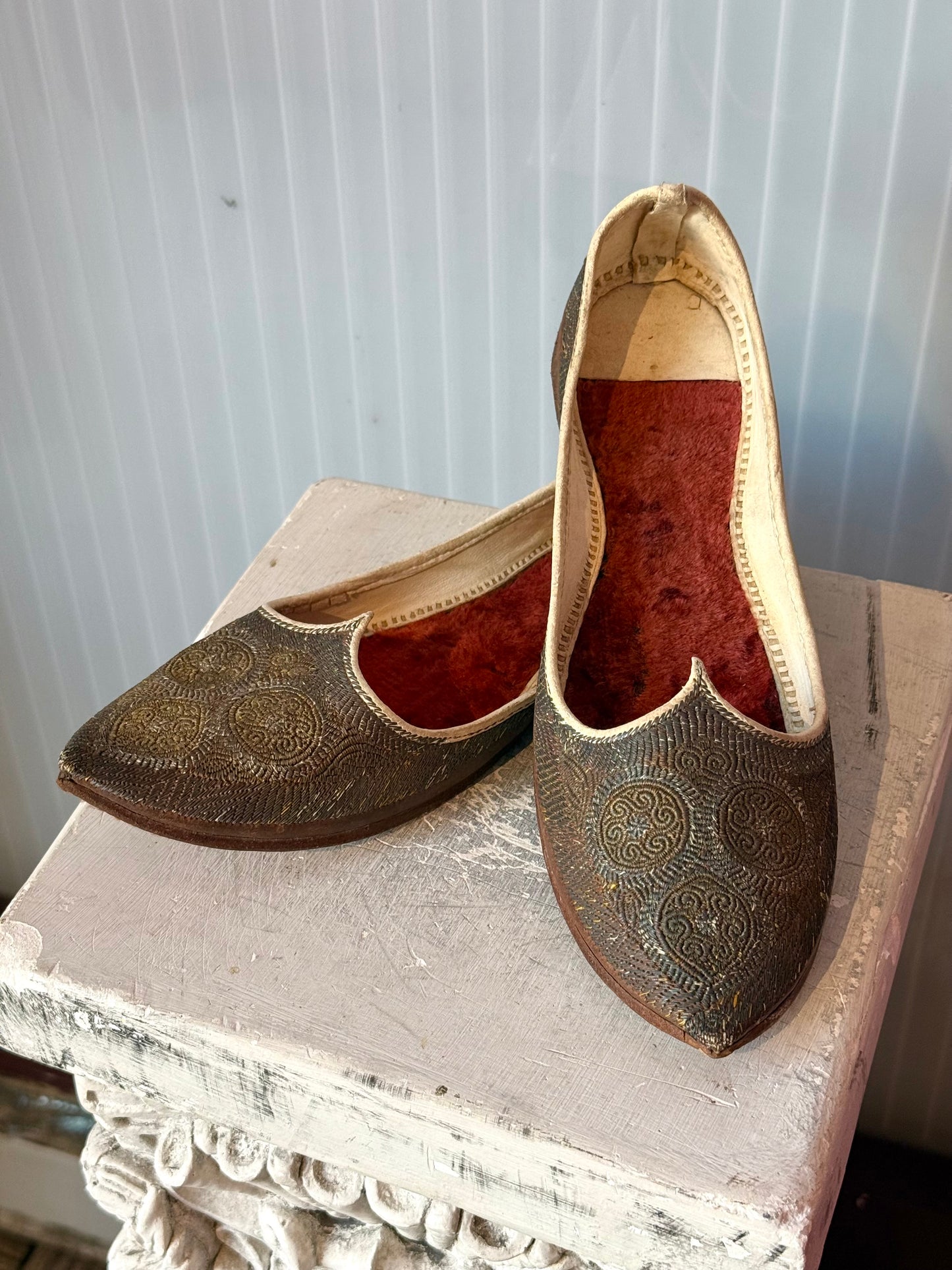 Mughal Ottoman Empire Leather Embroidered Slippers