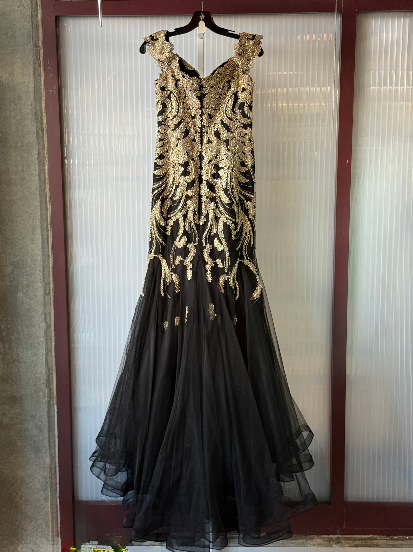 2000s Flowy Gold & Black Evening Gown