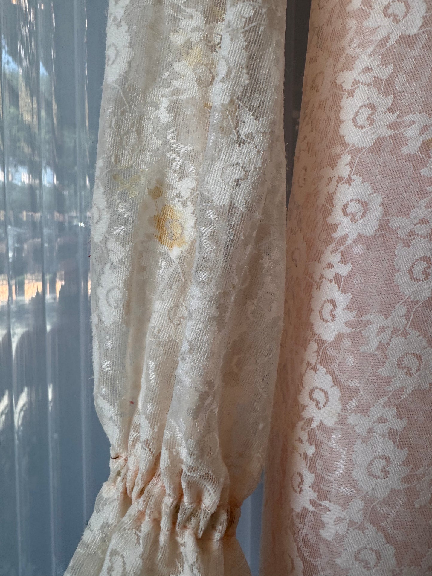 1960s Pink Lace Long Sleeve Robe