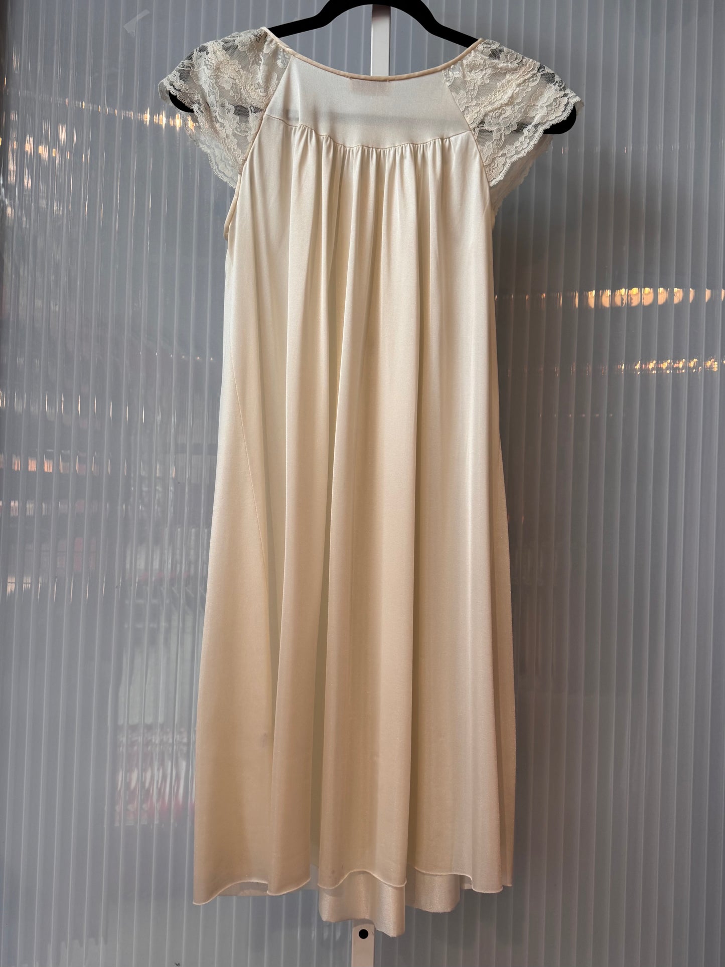 1960s Off-White Robe & Nightgown Set