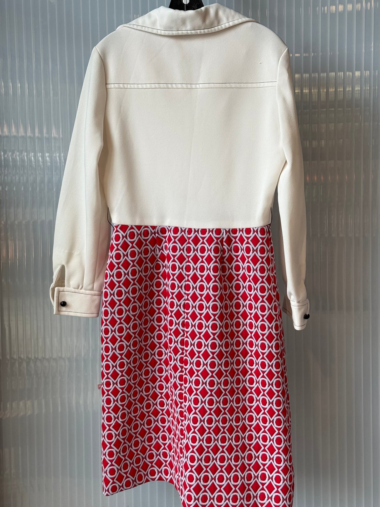 1970s White PolyKnit Dress w/ Red & White Geometric Pattern