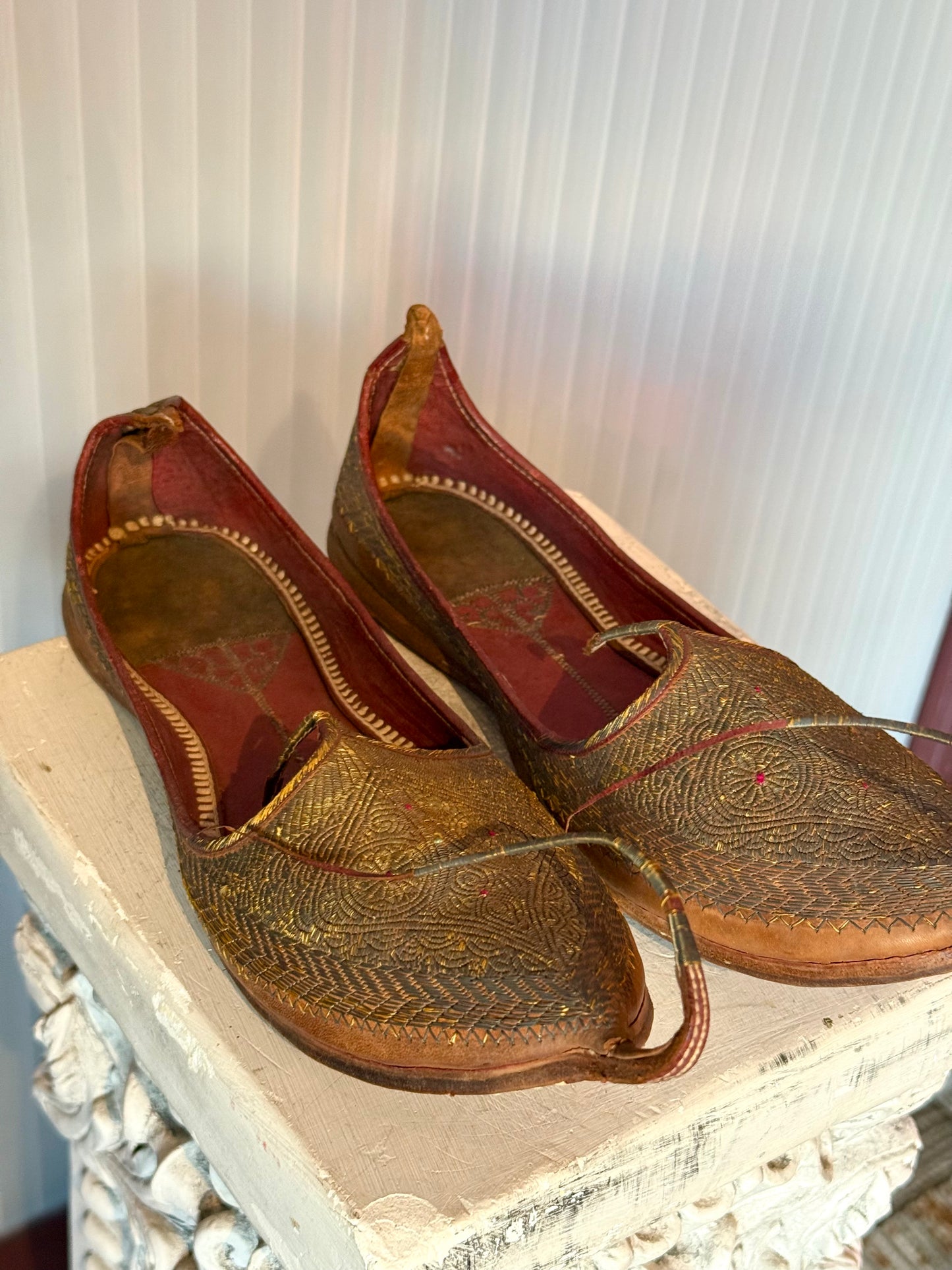 Mughal Ottoman Leather Embroidered Slippers w/ Curled Toe