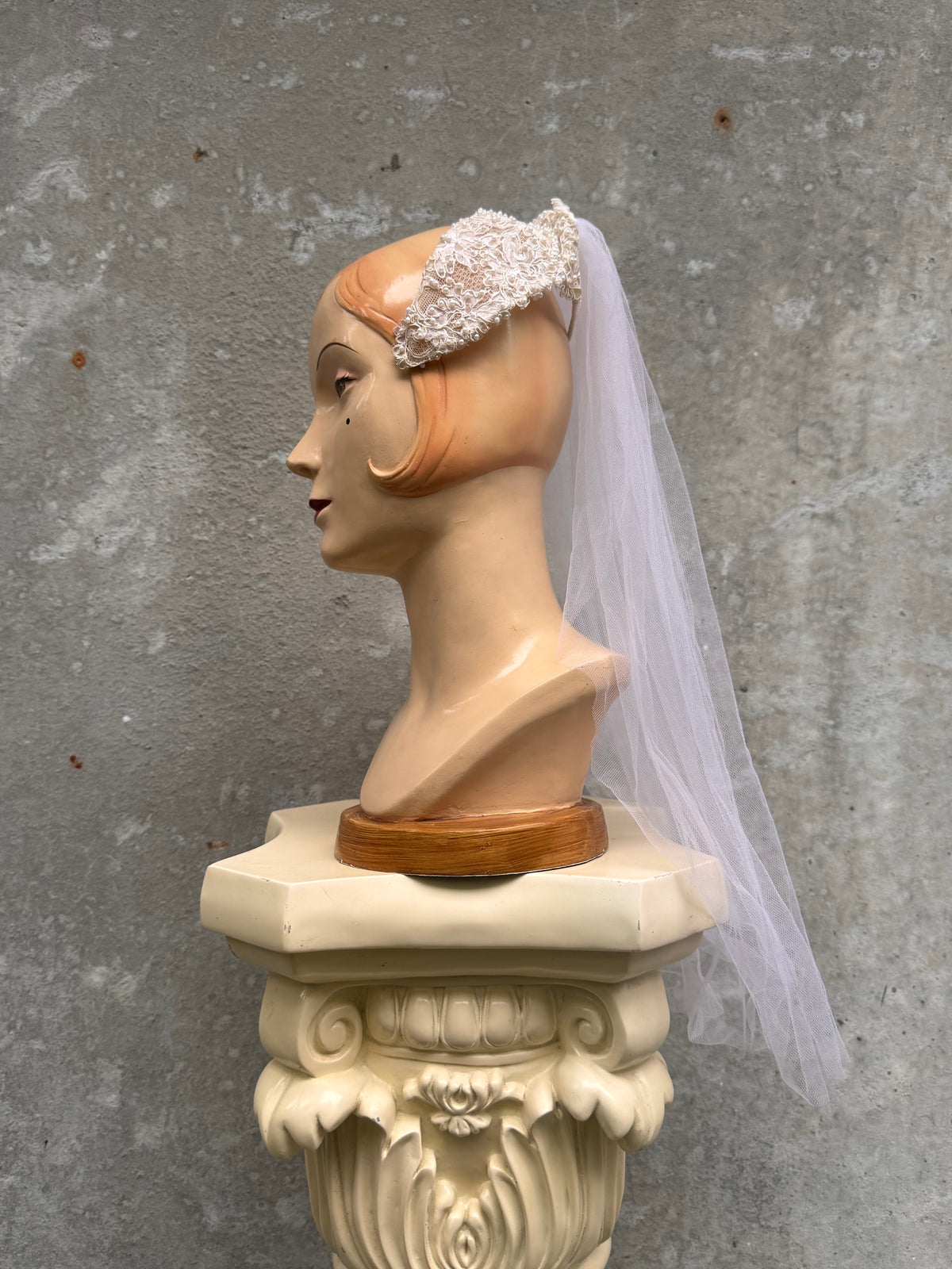 1950s Off-white Floral Lace Headpiece Veil