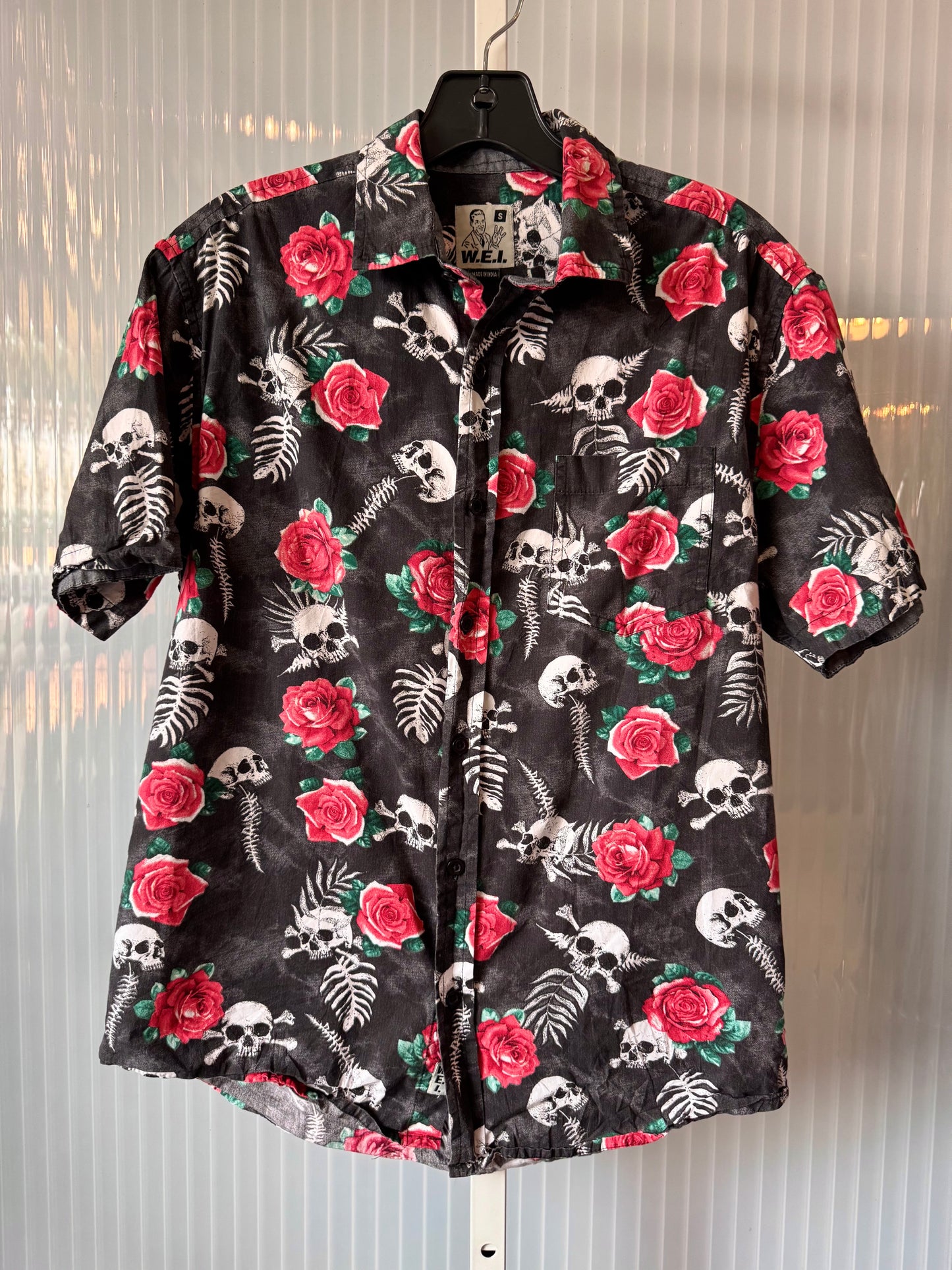 2000s Black Skull & Roses Button Up Shirt