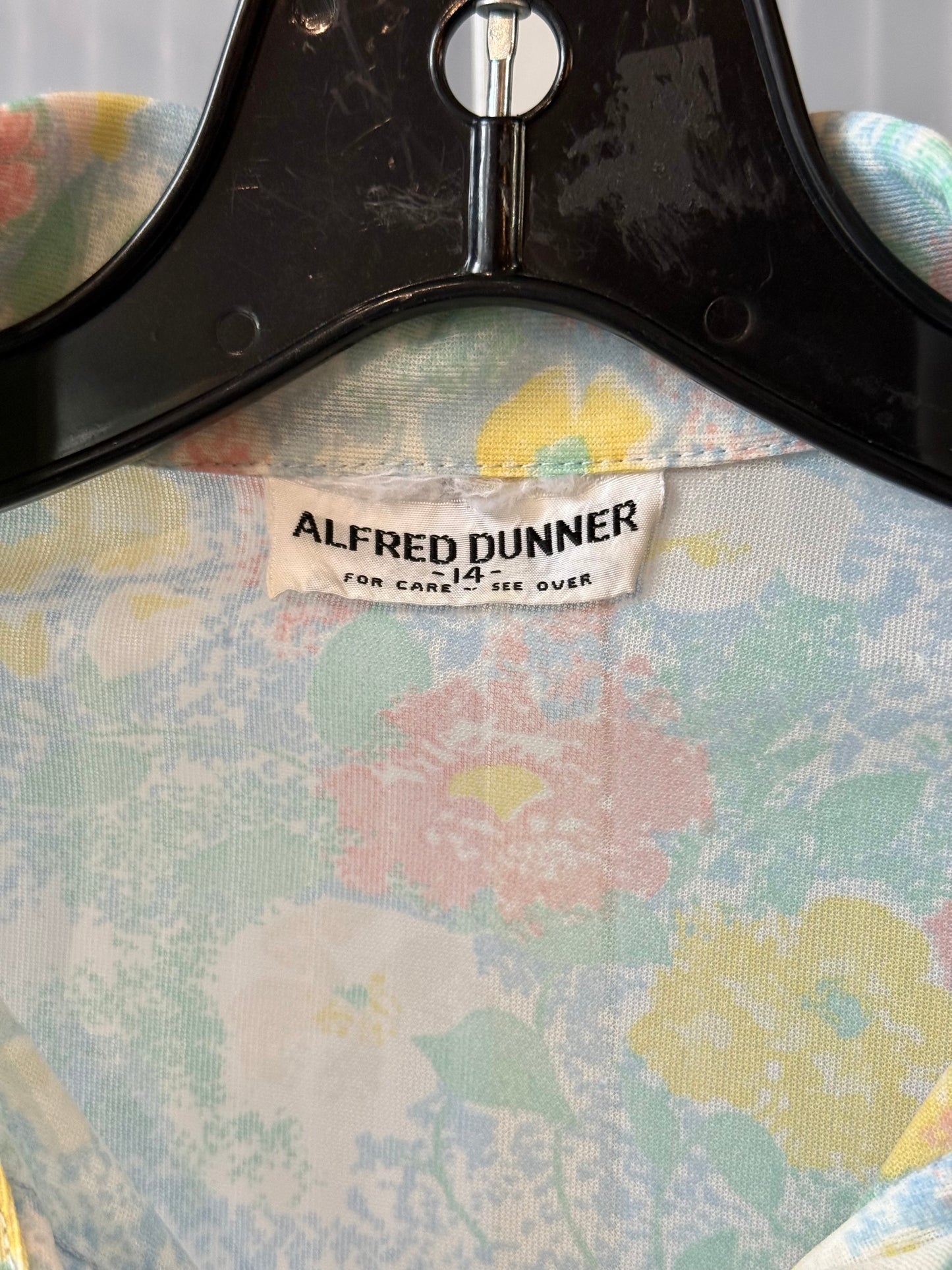 1970s Alfred Dunner Sheer Floral Point Collar Blouse