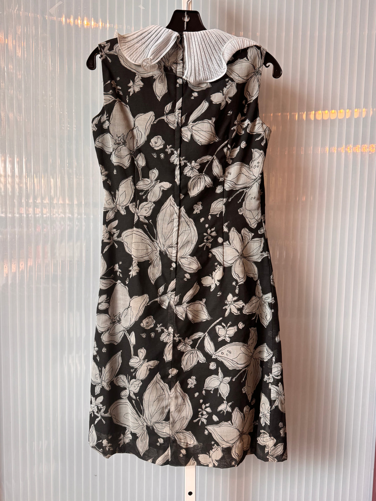1970s Black & White Ruffle-Neck Floral Dress