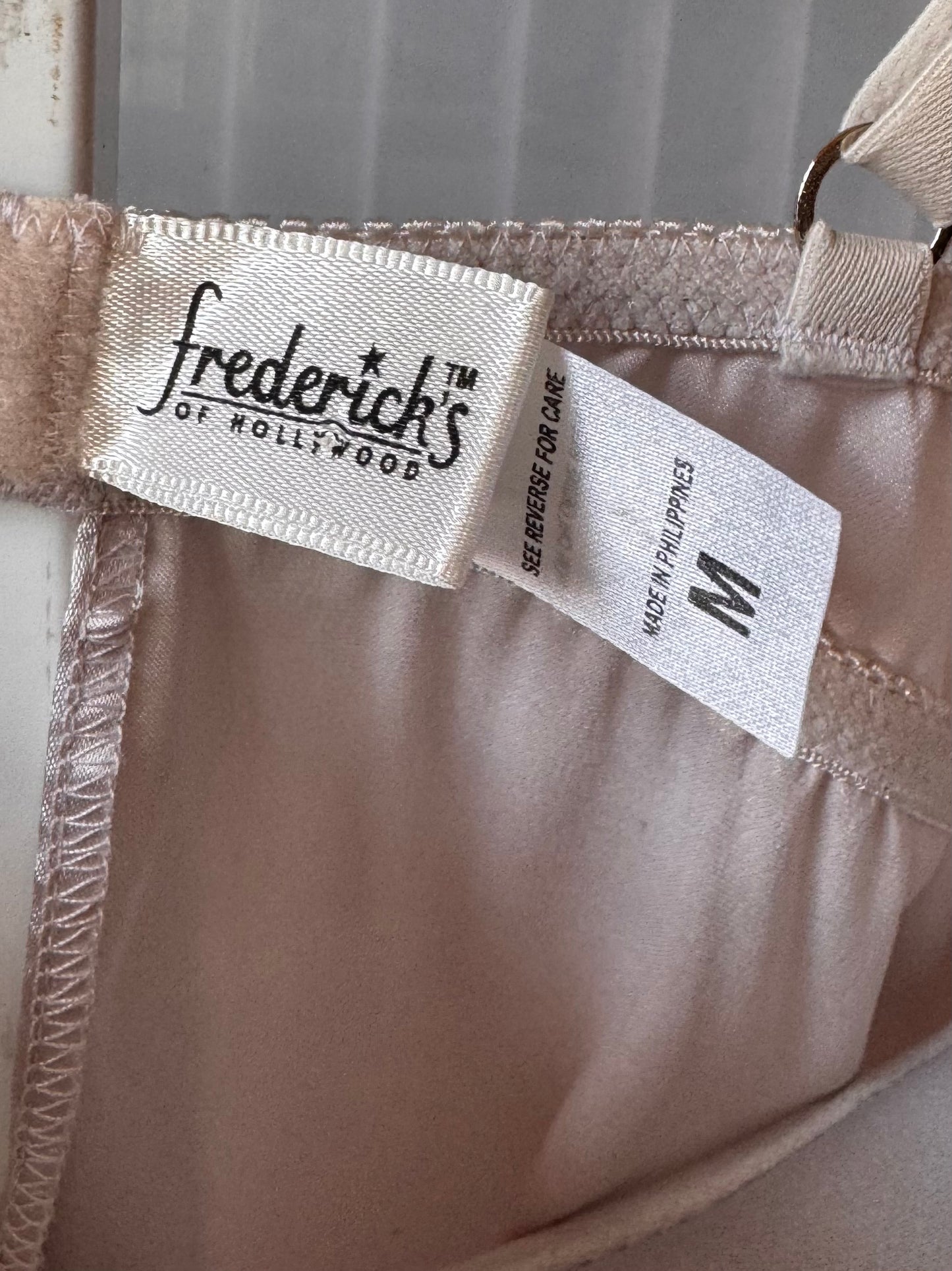 Y2K Fredericks of Hollywood Ivory Lace Lingerie