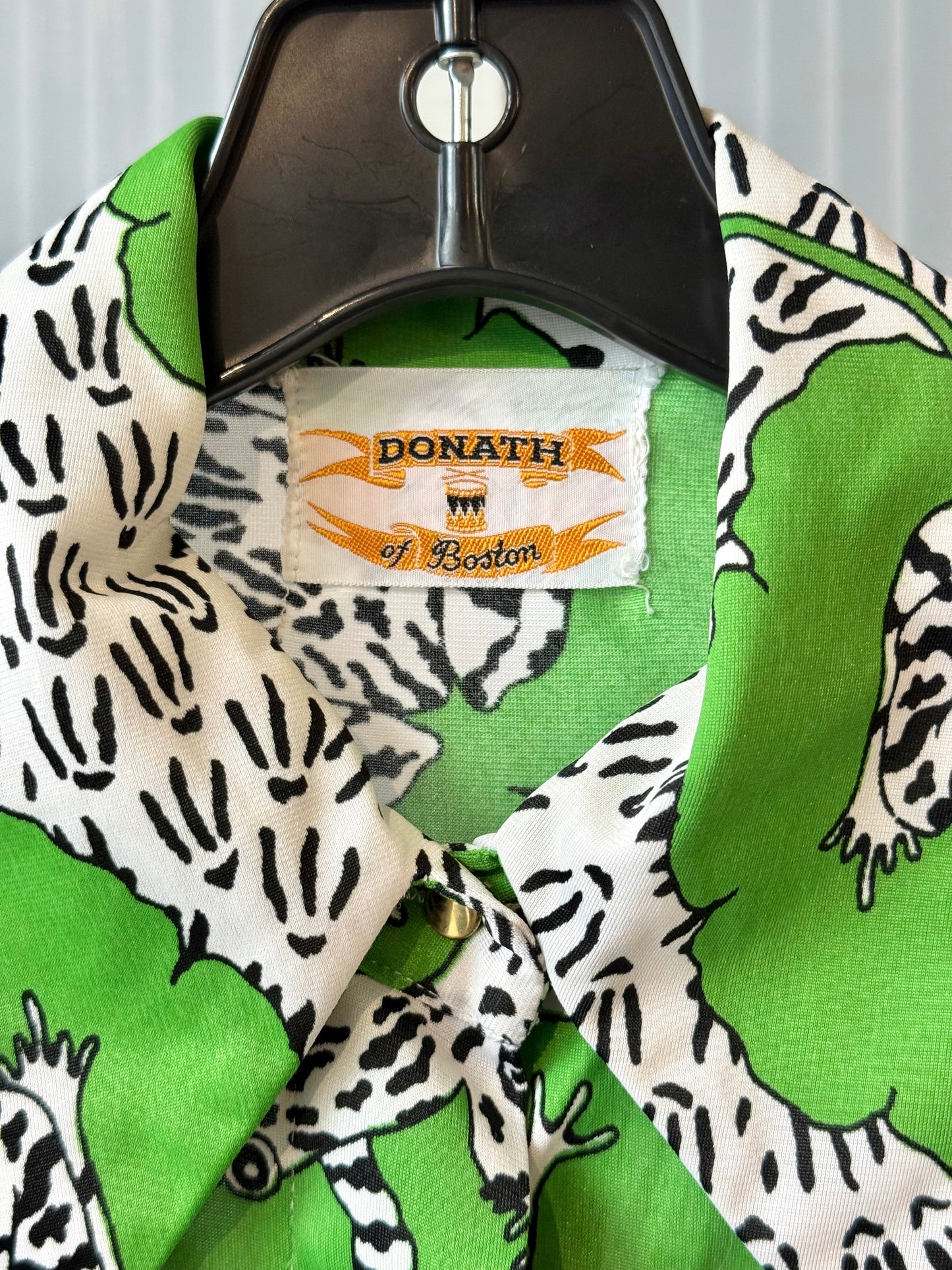 1970s Printed Frog & Lily Pad Point Collar Blouse