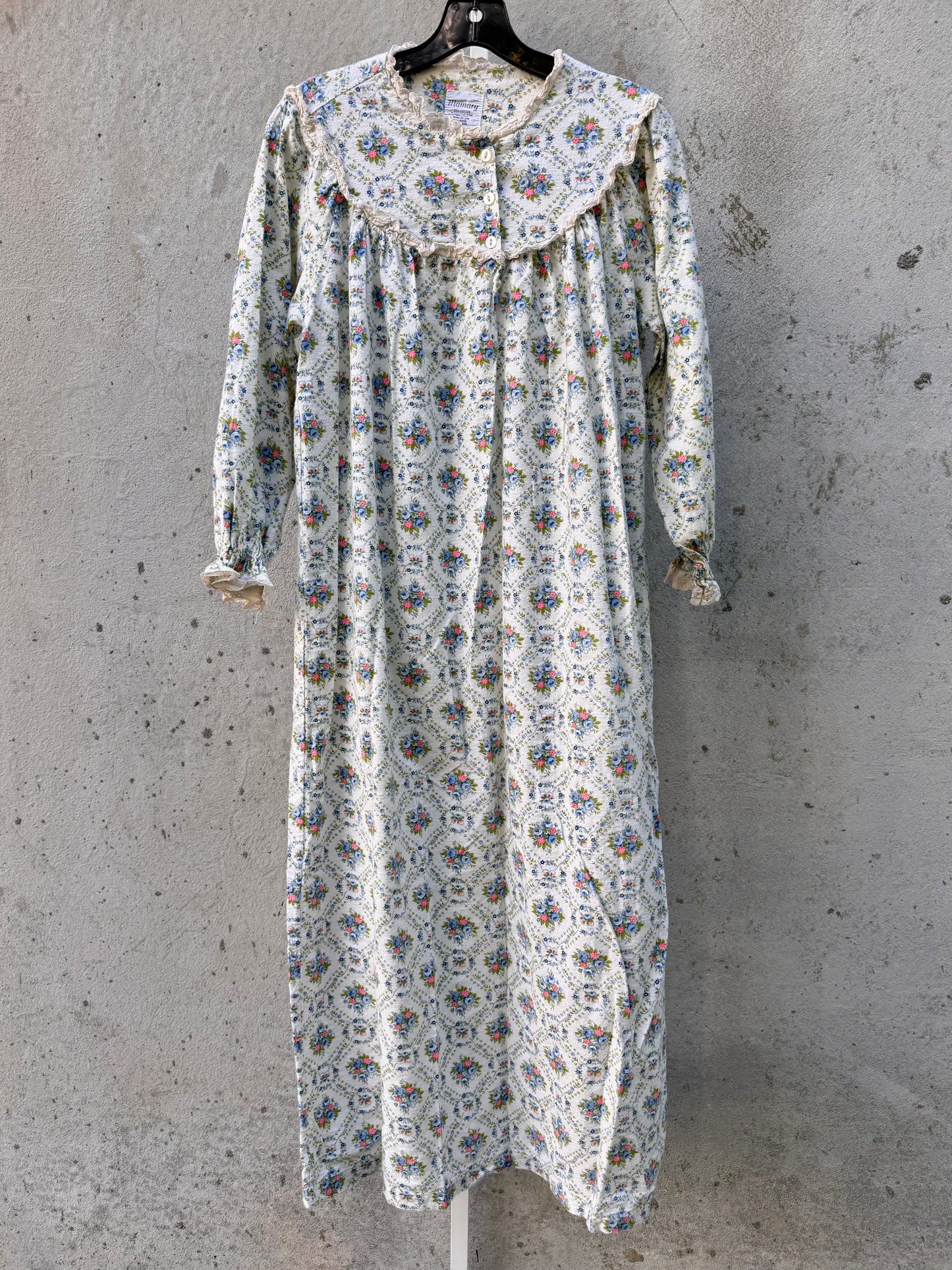 1960s Cream Floral Nightgown