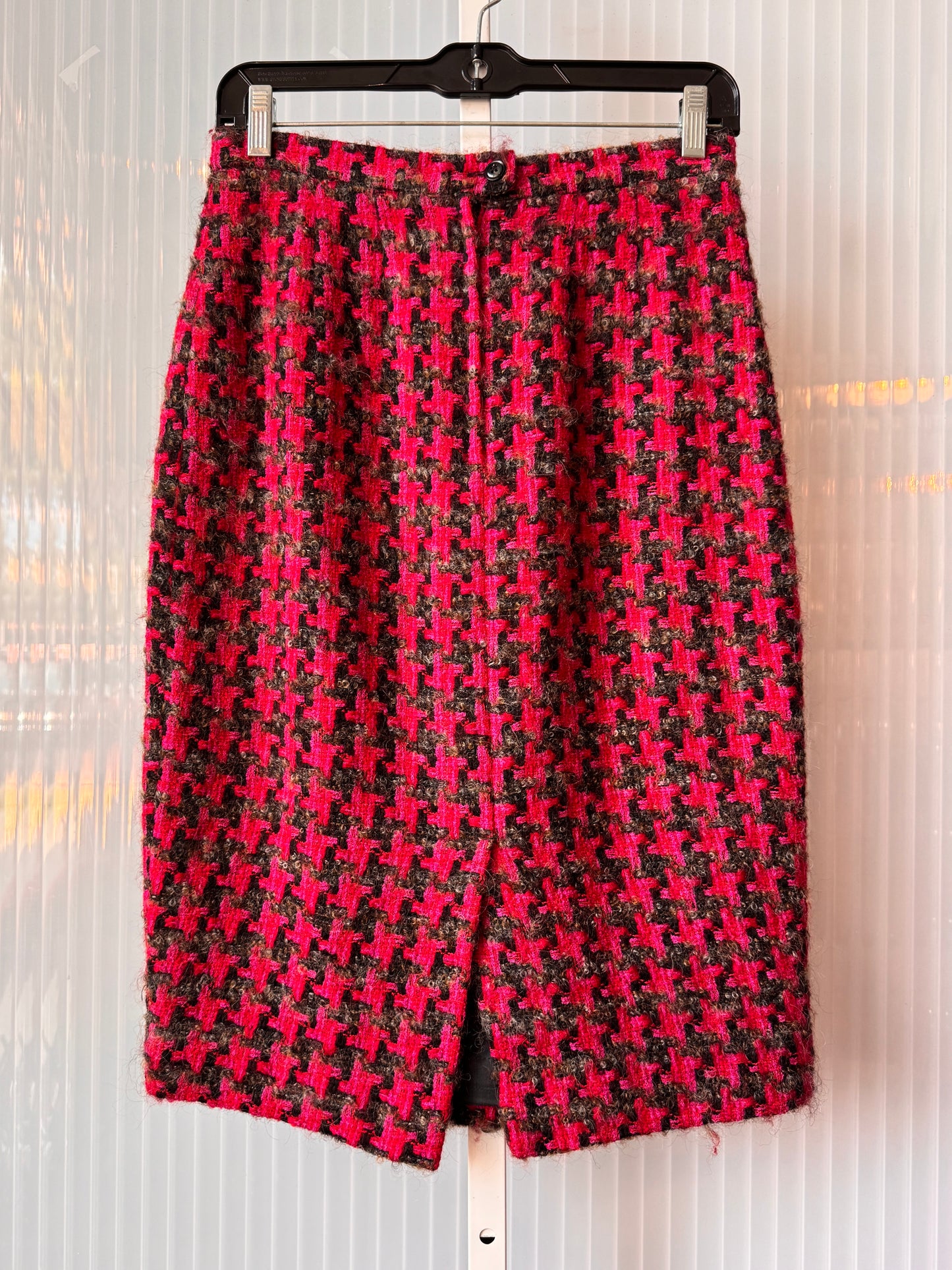 1980s Fuschia & Black Pinwheel Houndstooth Jacket & Skirt Suit Set