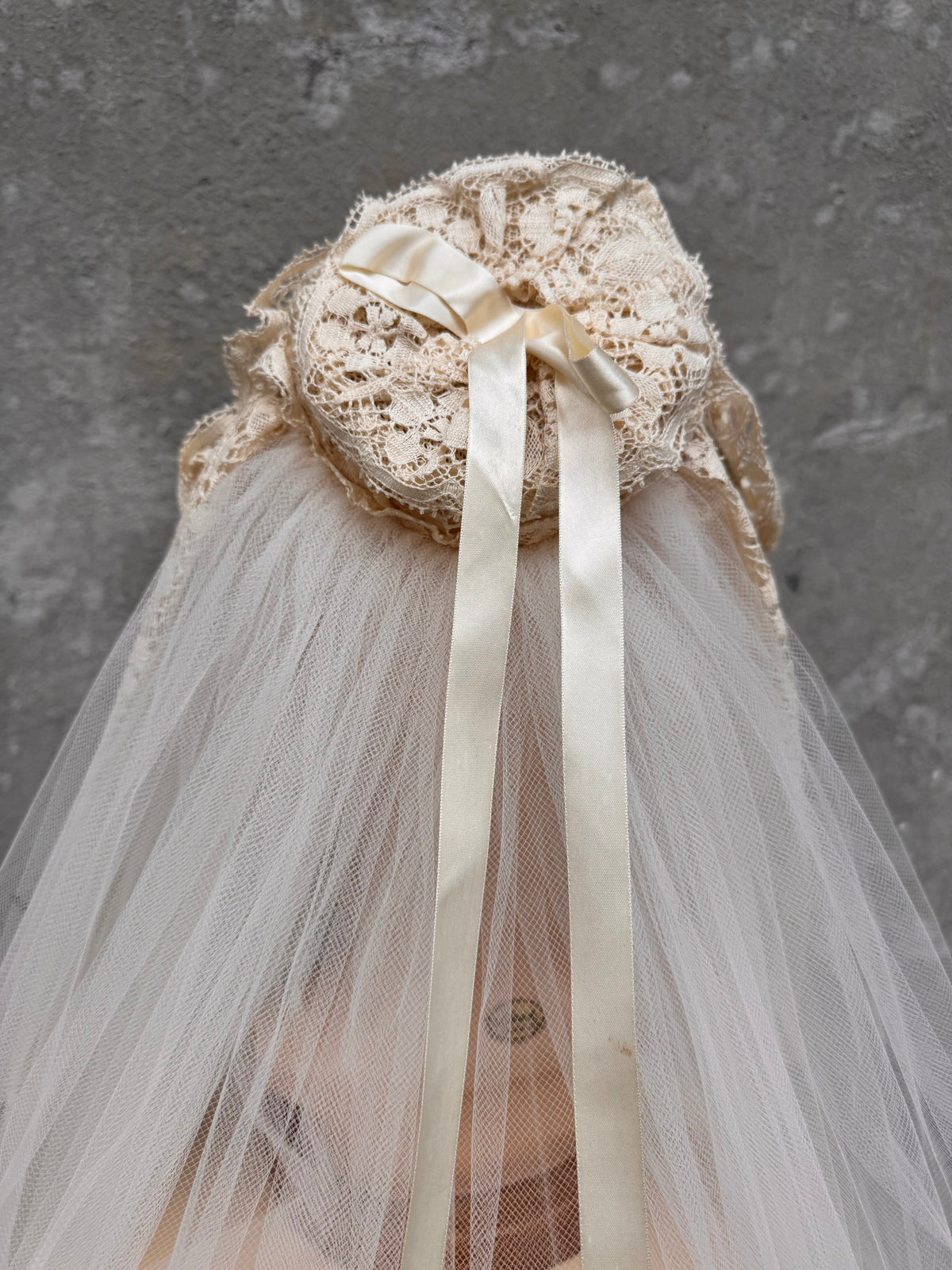 1970s Cream Floral Lace Bonnet Veil