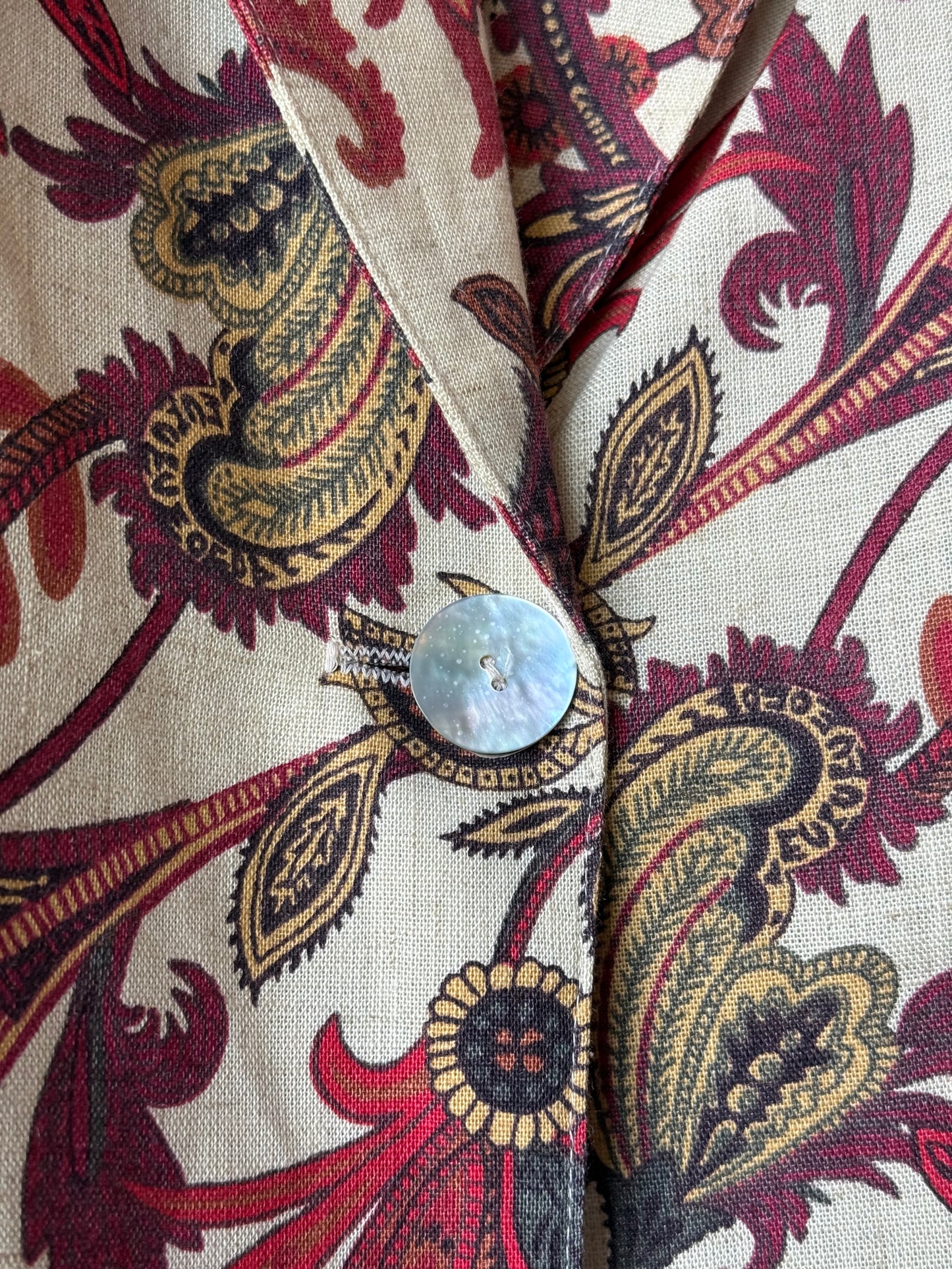 1980s Cream Blazer w/ Red Floral Pattern & Abalone Button
