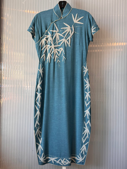 1960s Blue & White Floral Beaded Cheongsam Dress