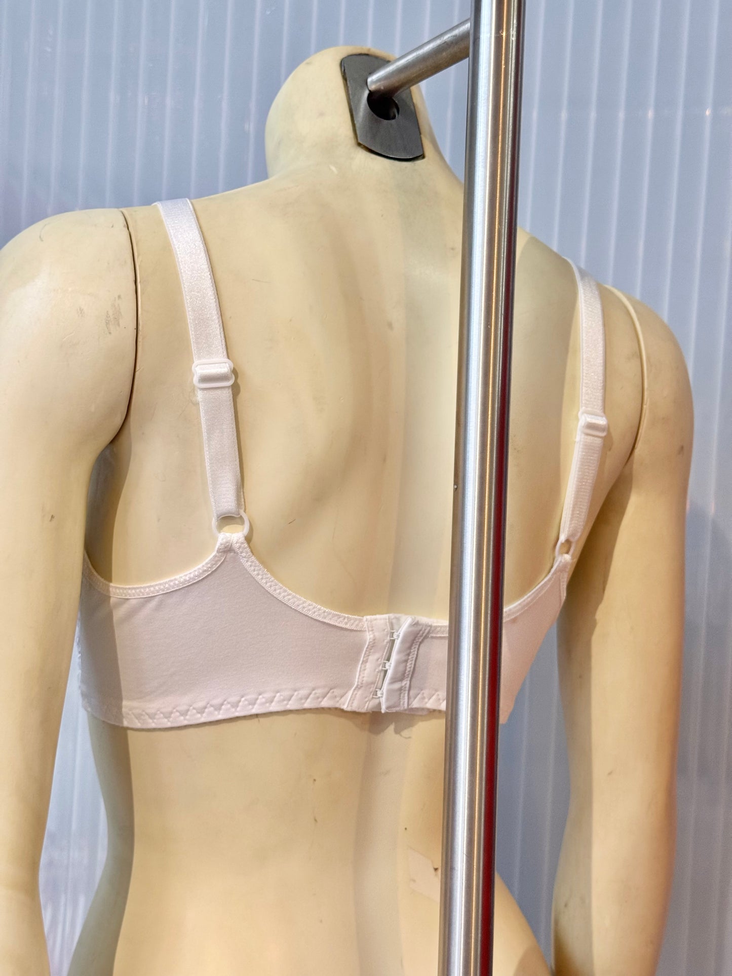 1980s White Floral Underwire Bra