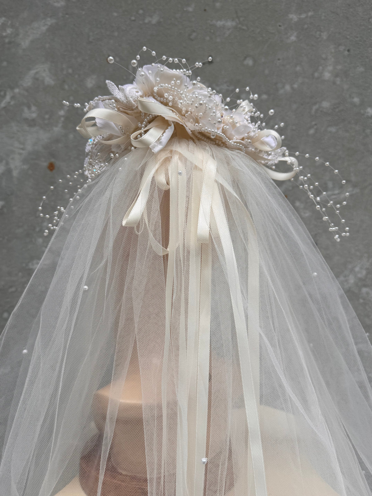 1990s Off-white Floral & Pearl Veil