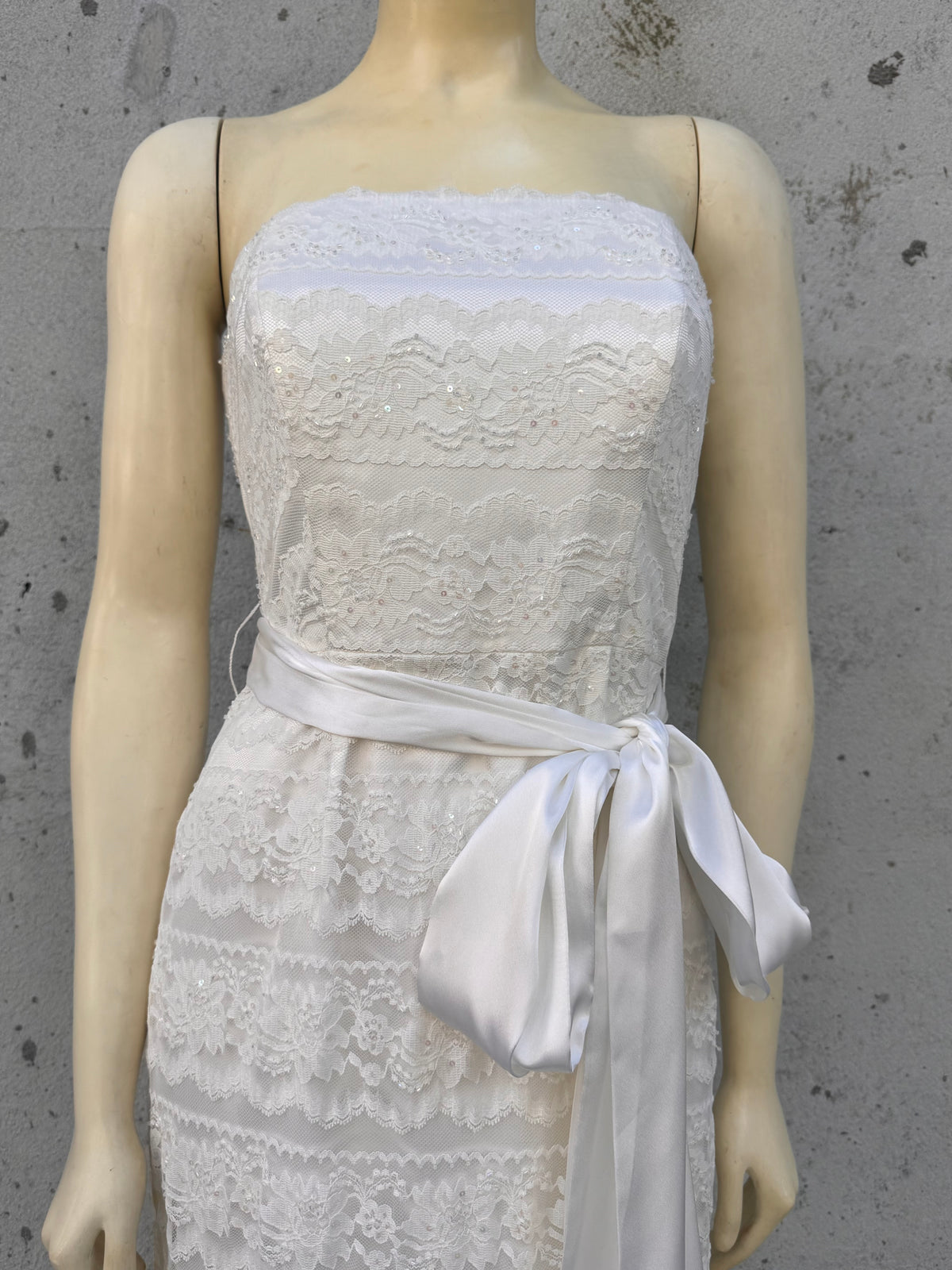 2010s White Strapless Lacy Satin Wedding Dress