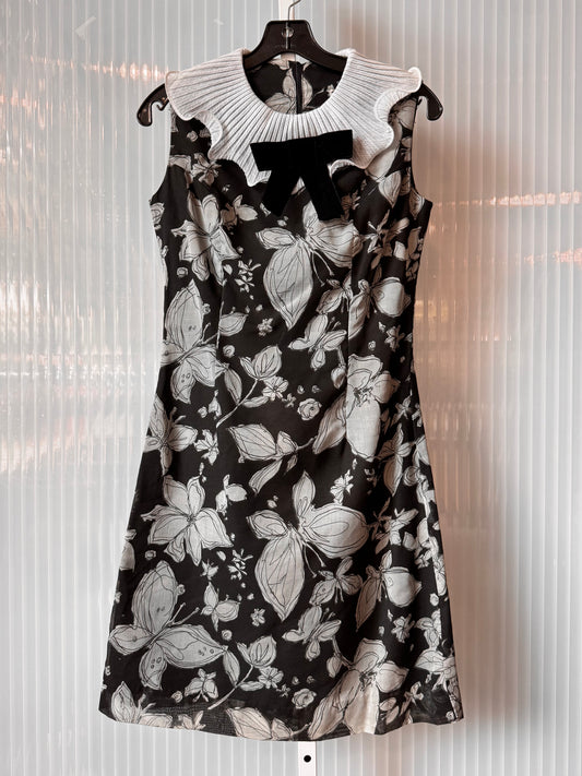 1970s Black & White Ruffle-Neck Floral Dress