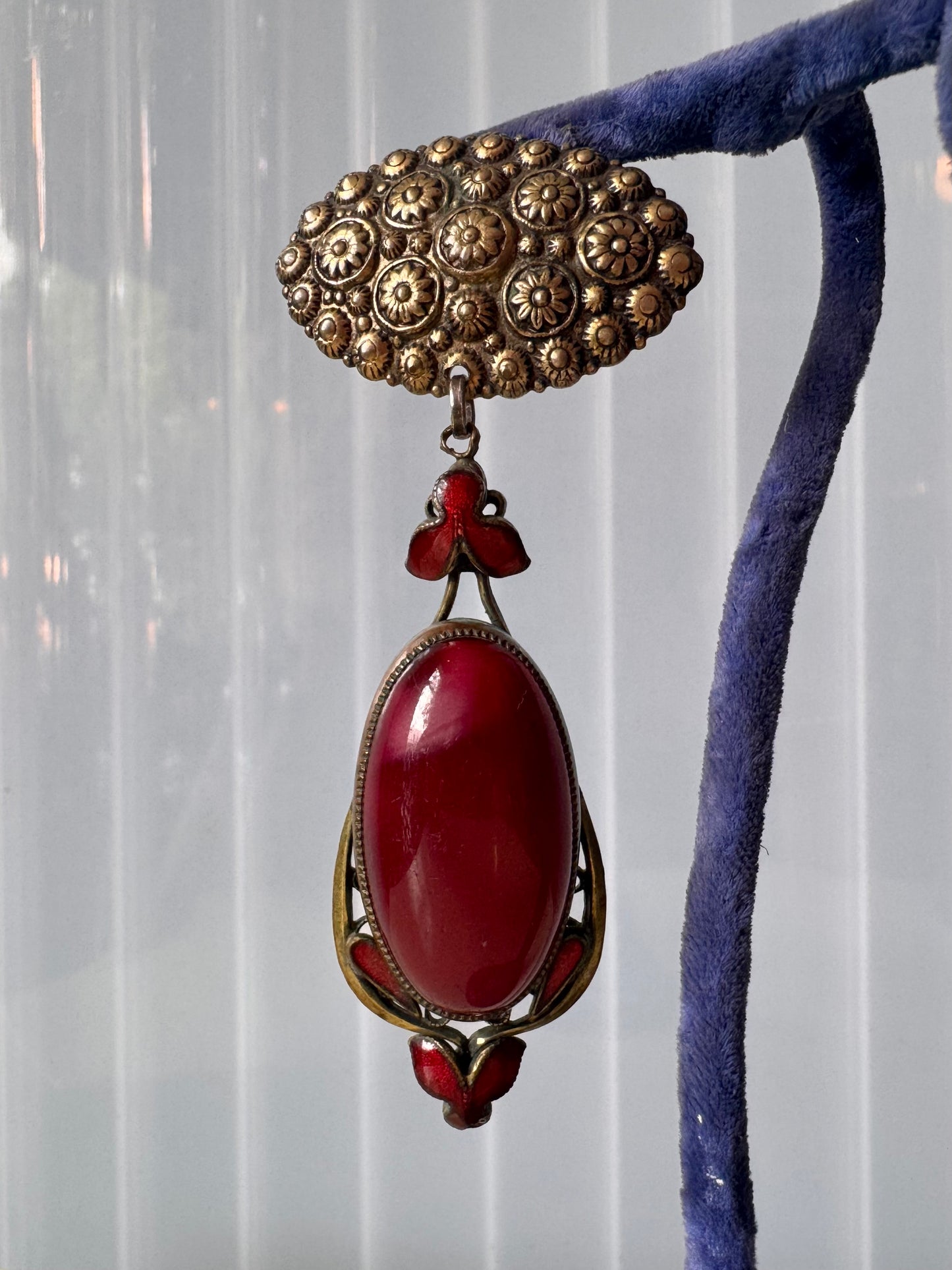 1920s Art Nouveau Maroon Floral Brooch