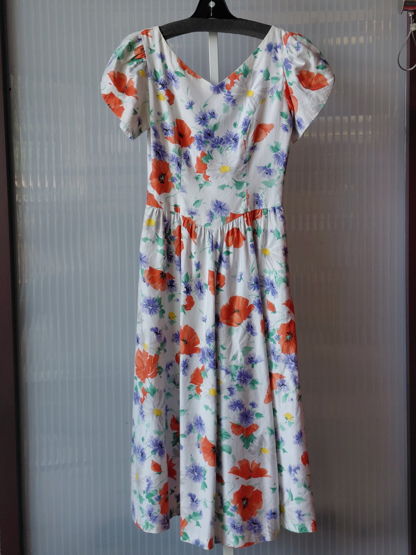1970s White Floral Cap Sleeve Sundress
