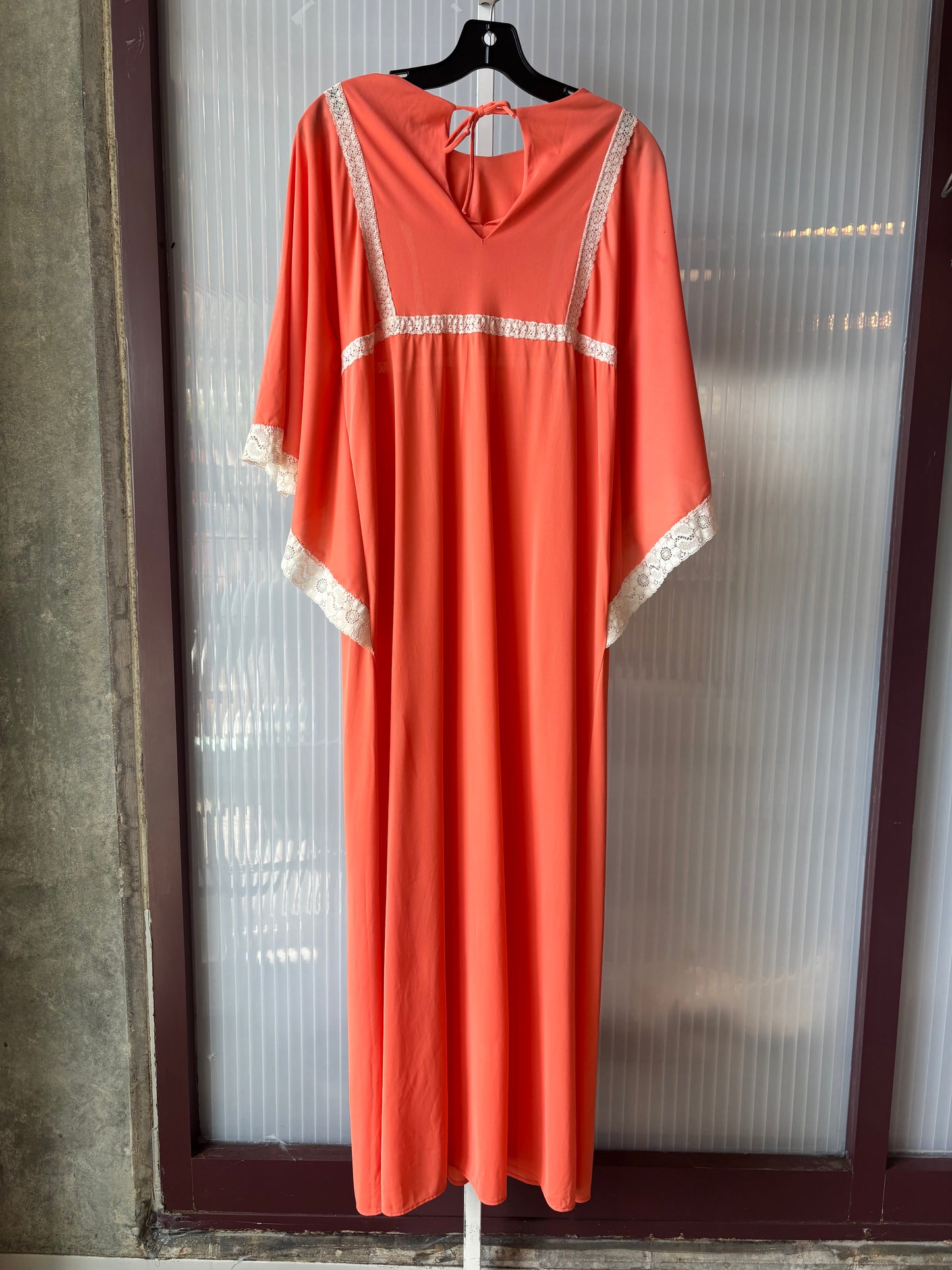 1970s Salmon Loungewear Dress w/ White Lace Trims