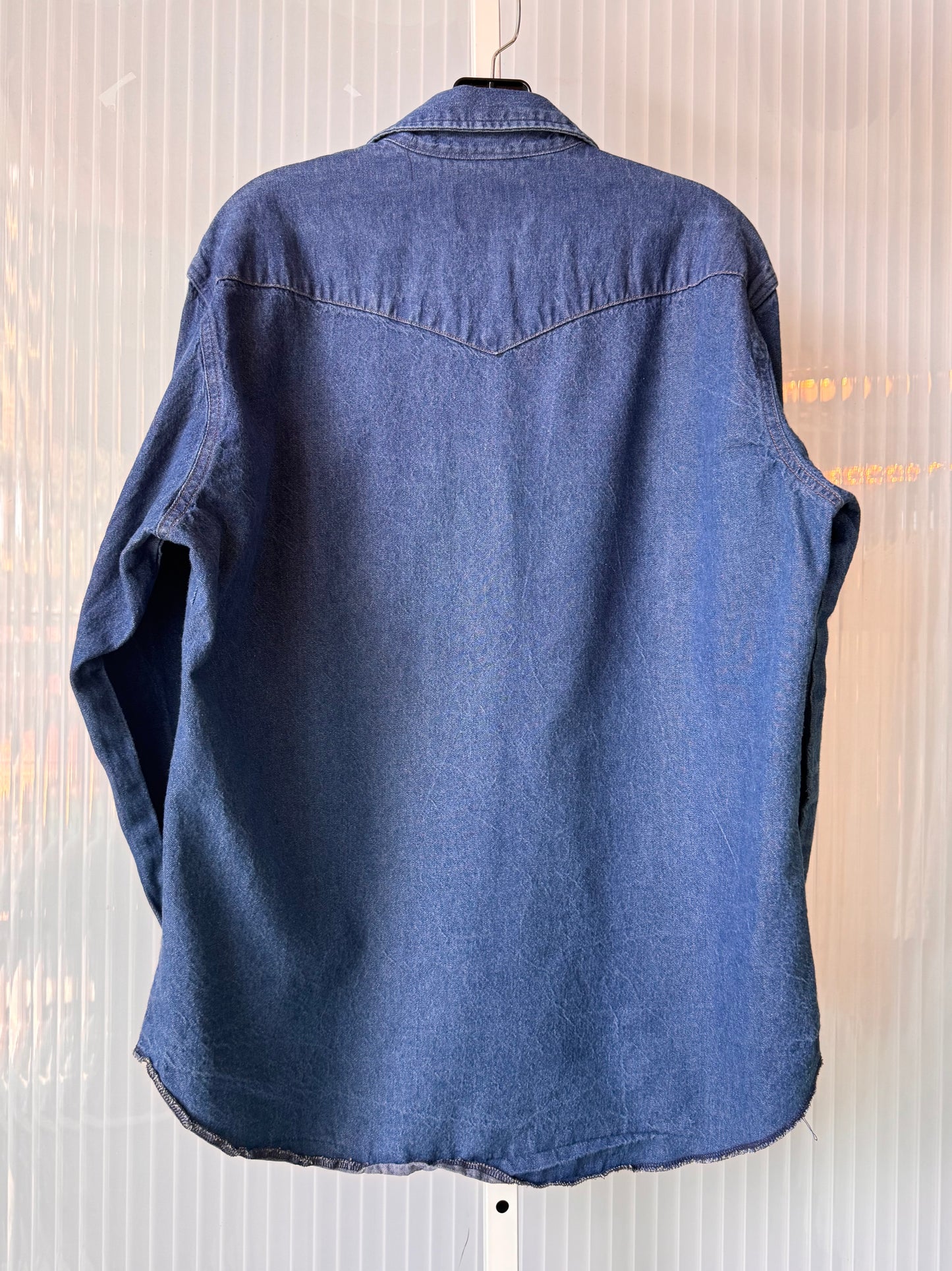 1990s Wrangler Denim Pearl Snap Collared Shirt