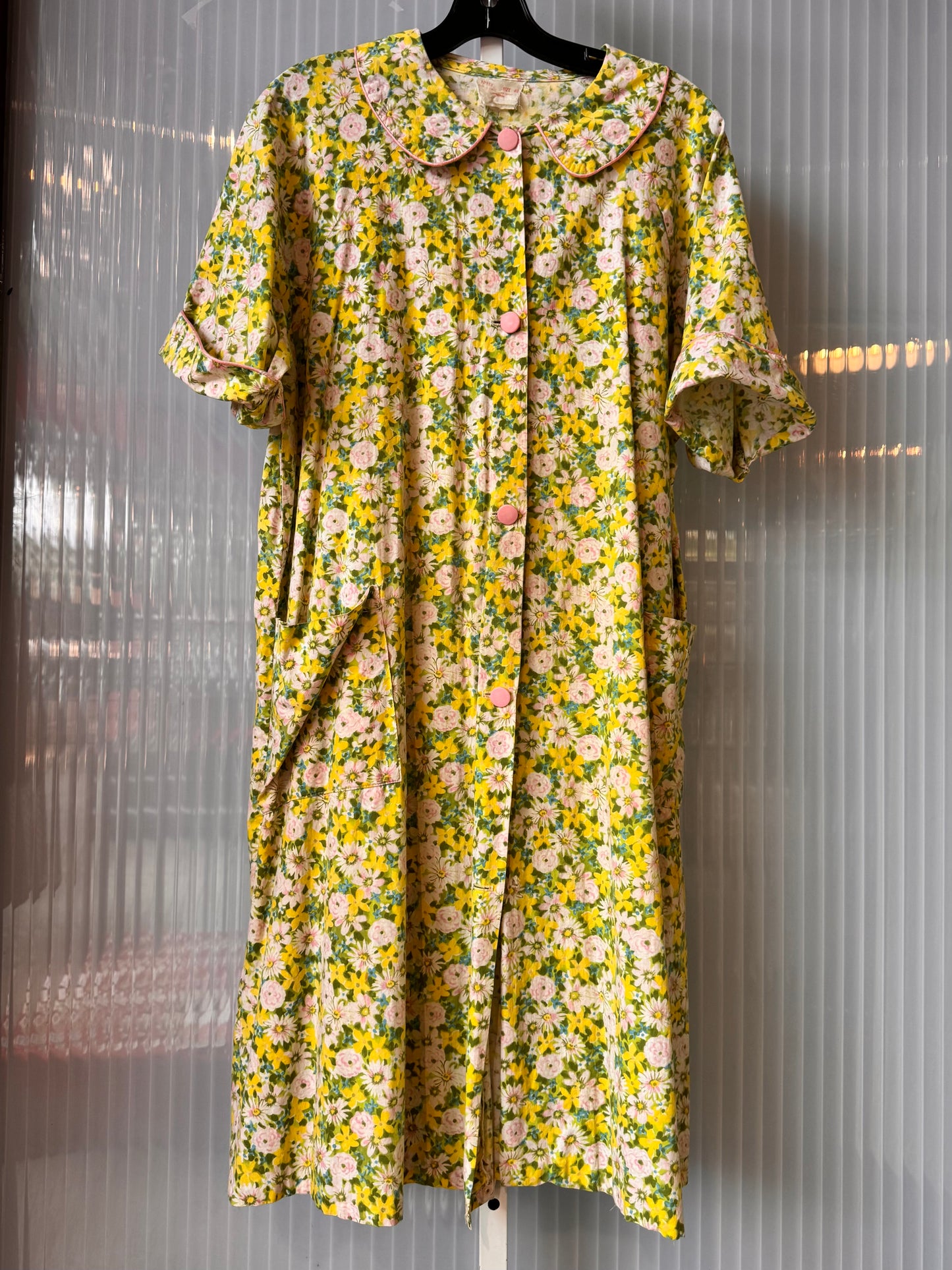 1970s Green and Yellow Flower Print Robe