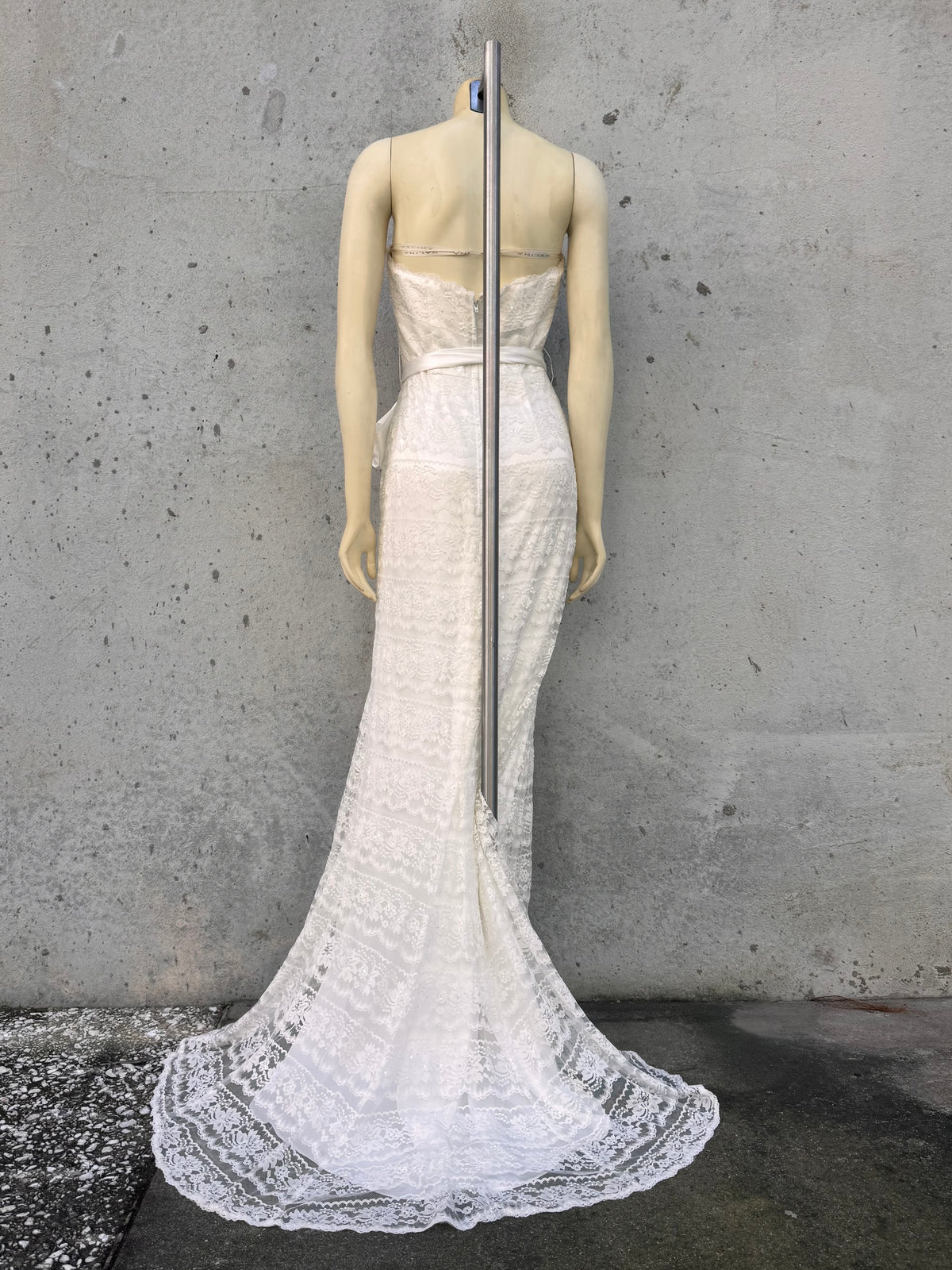 2010s White Strapless Lacy Satin Wedding Dress