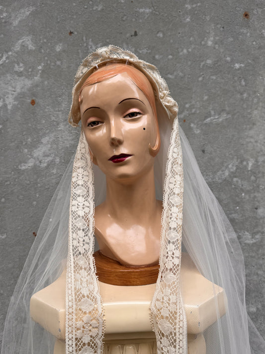 1970s Cream Floral Lace Bonnet Veil