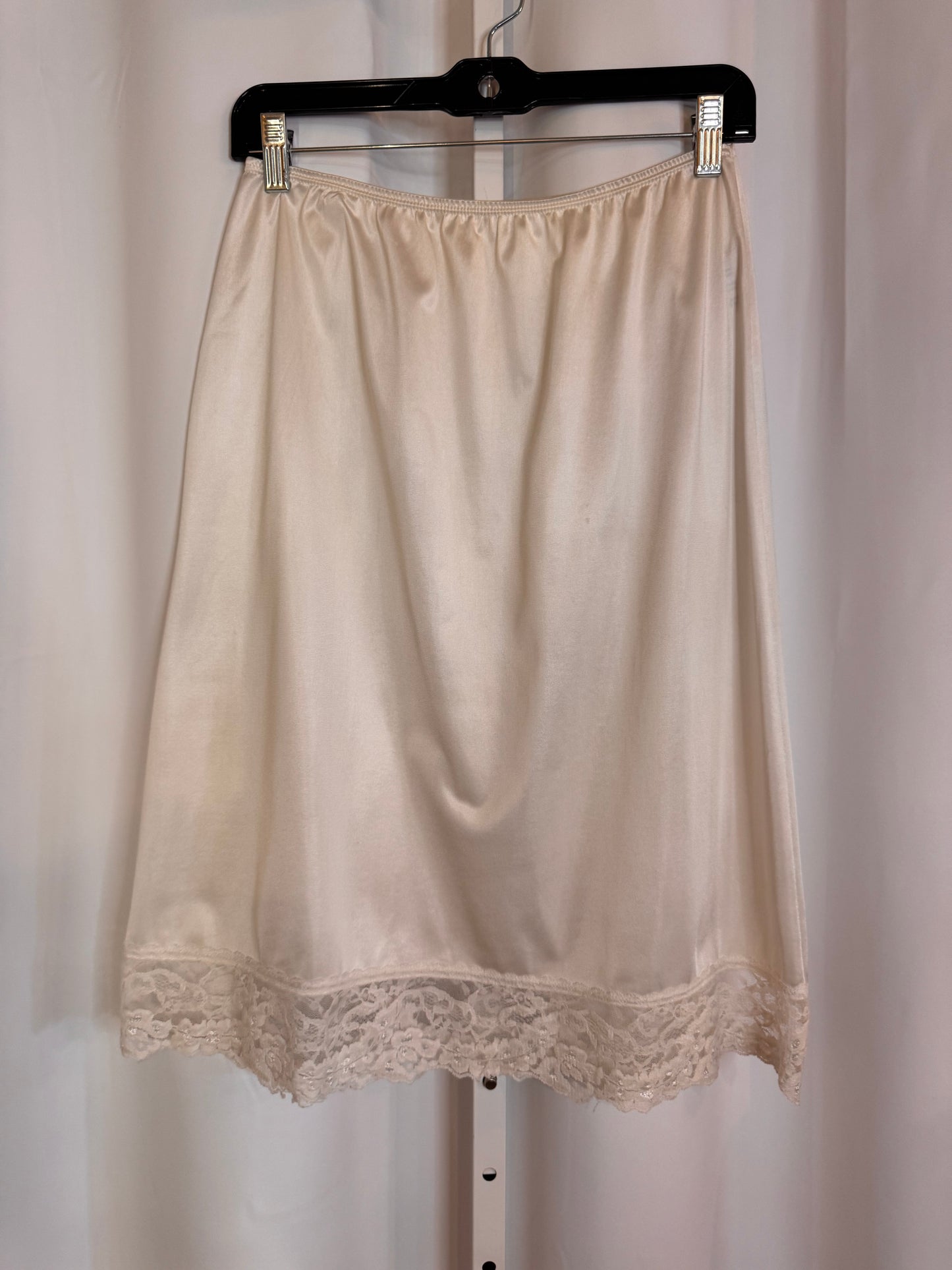 1990s Vassarette Off-white Skirt Slip