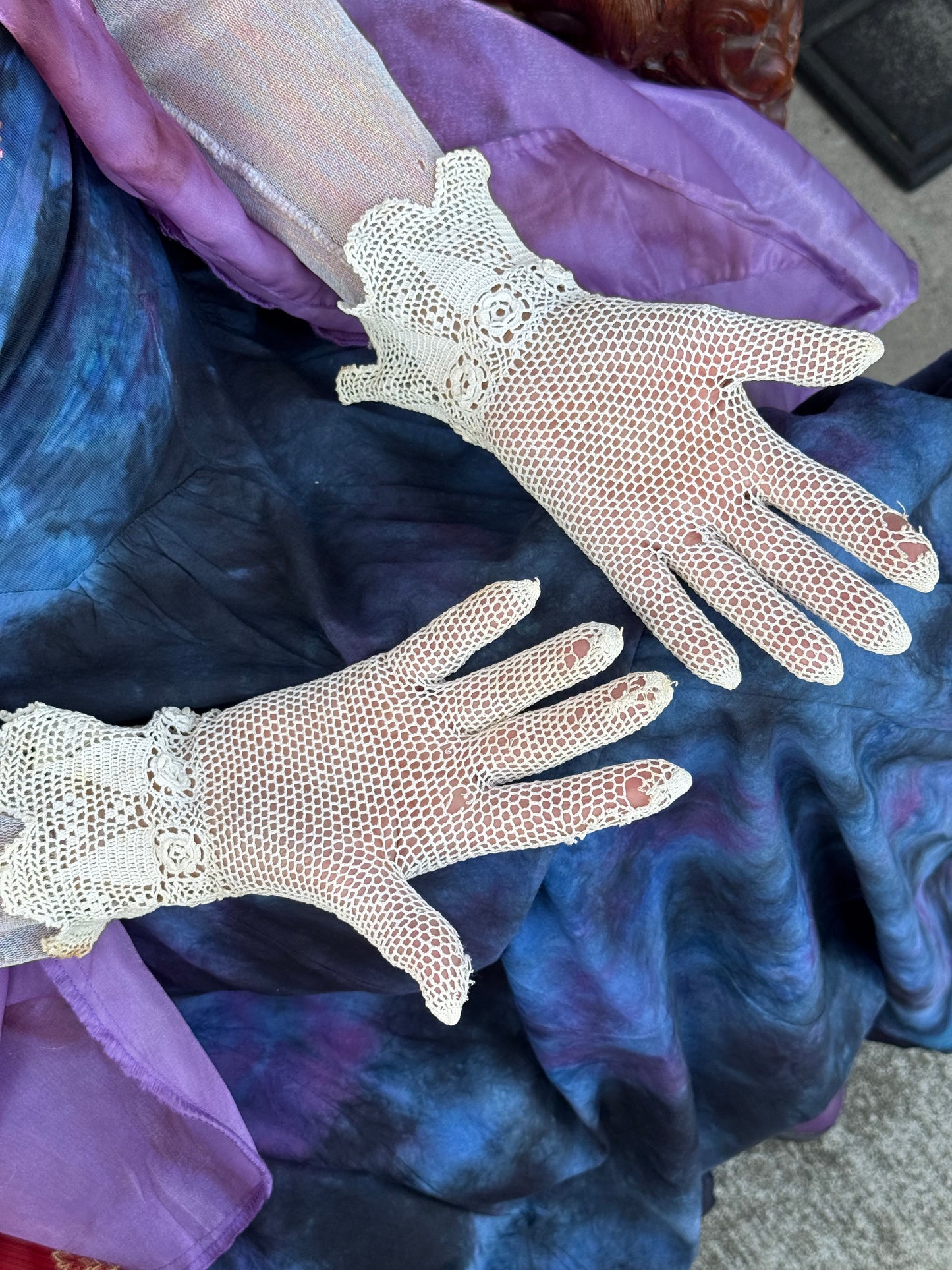 Cream Floral Crochet Gloves