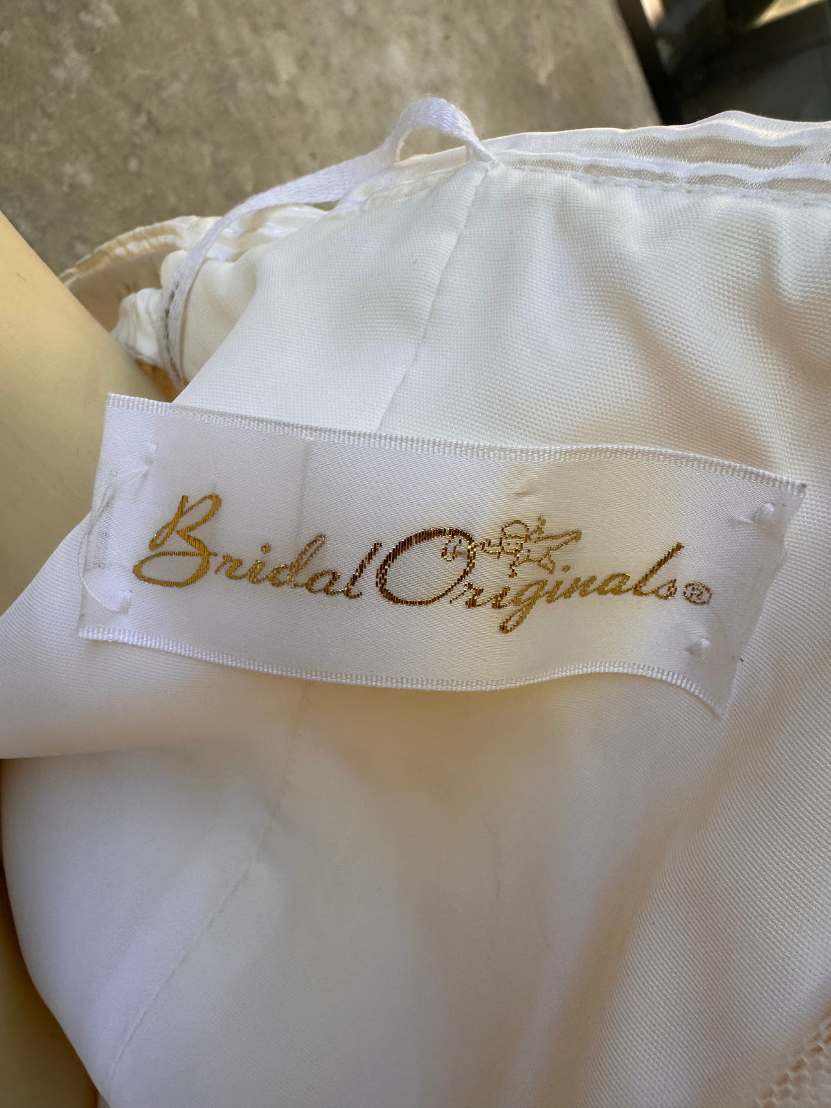 1980s Off-white Satin Lace Off-shoulder Wedding Gown