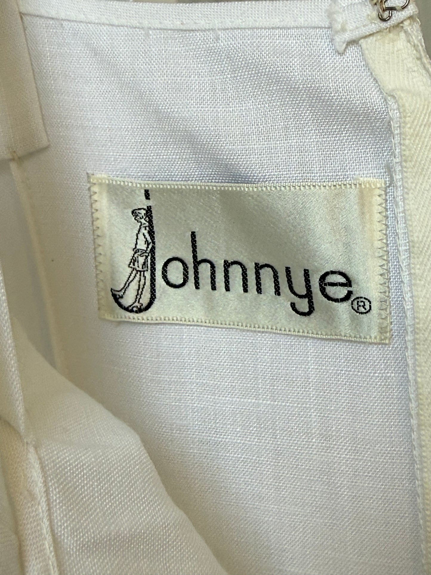1960s White Sleeveless Simple Shift Dress