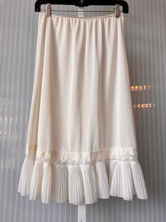 1970s White Skirt Slip w/ Floral Pleated Trim