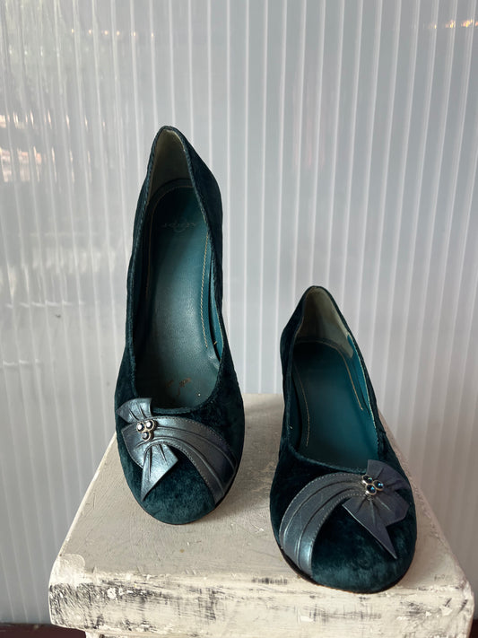 1980s Turquoise Velvet Heels