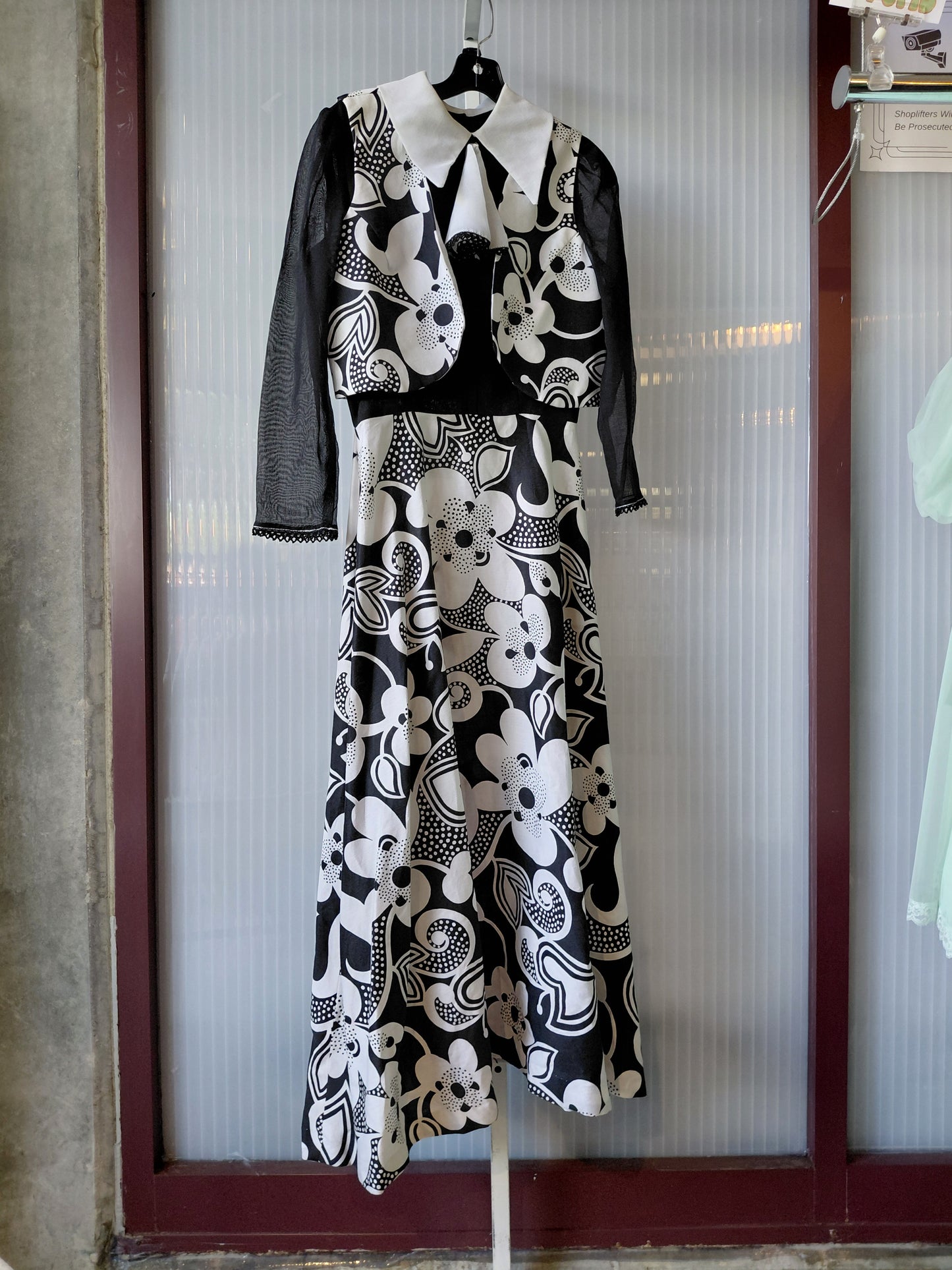 *rita?* 1970s Black & White Mod Floral Collared Dress & Vest Set