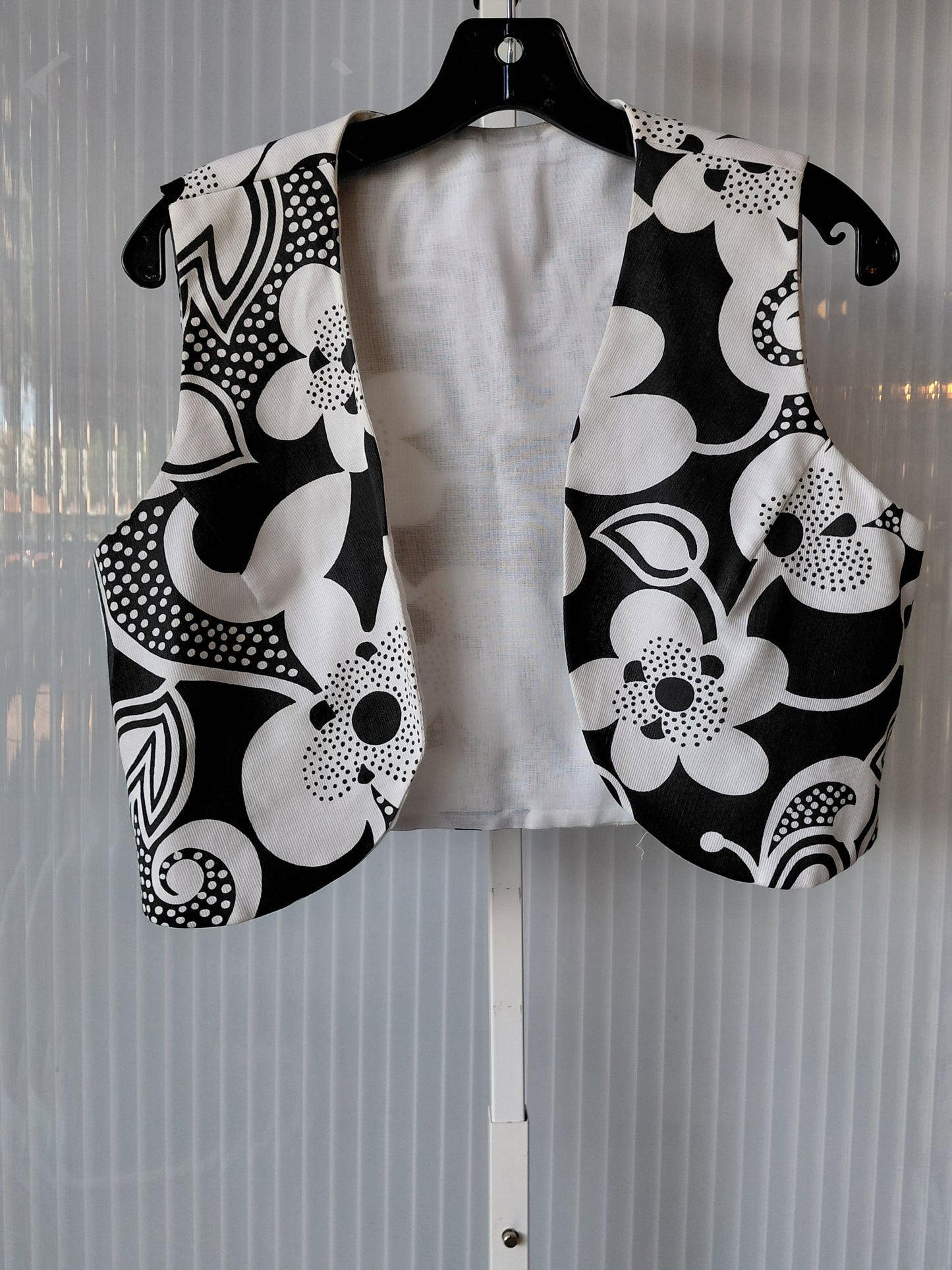 *rita?* 1970s Black & White Mod Floral Collared Dress & Vest Set