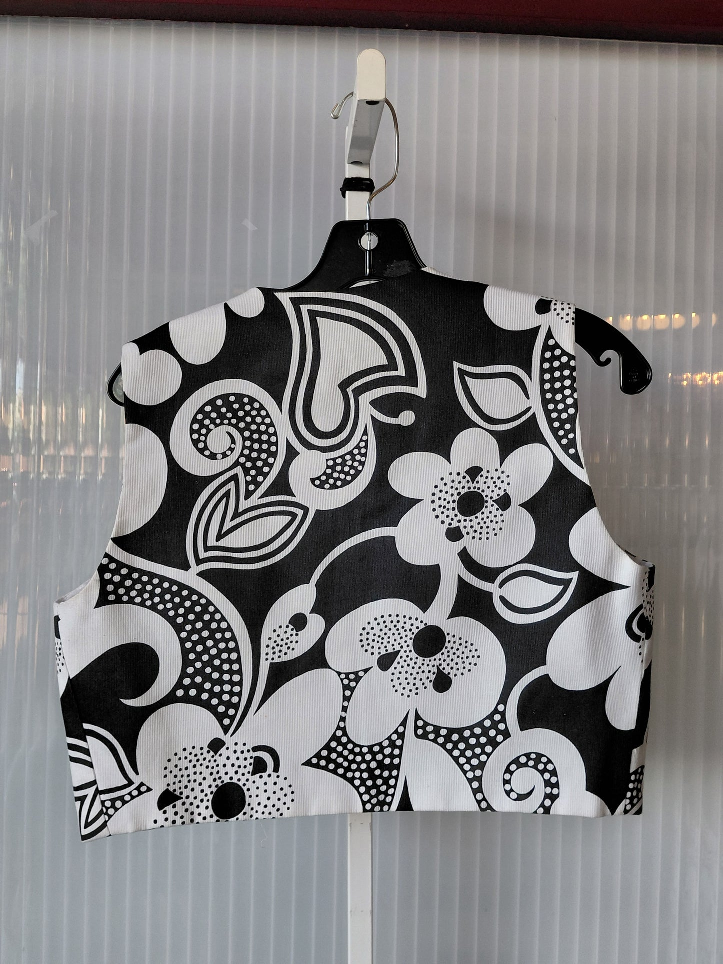 *rita?* 1970s Black & White Mod Floral Collared Dress & Vest Set